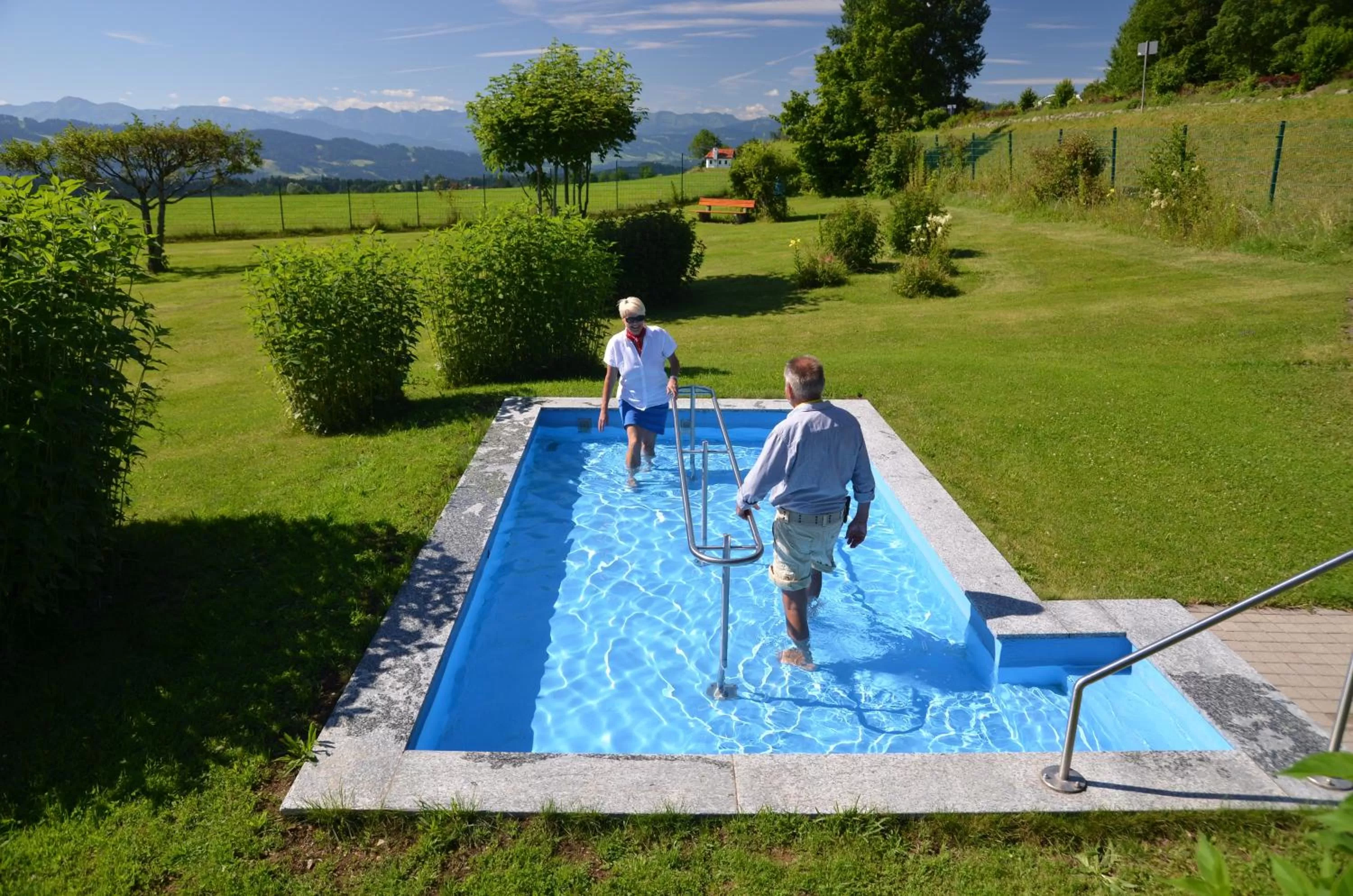 People, Swimming Pool in Hotel Alpenrose gut schlafen & frühstücken