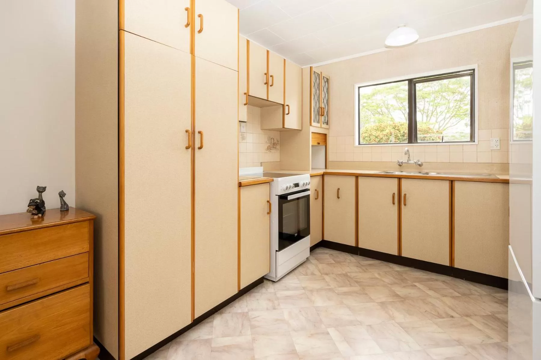kitchen in Tudor Park Motel Spacious with kitchens 1 minute walk to restaurant and shopping centre and Gisborne Hospital