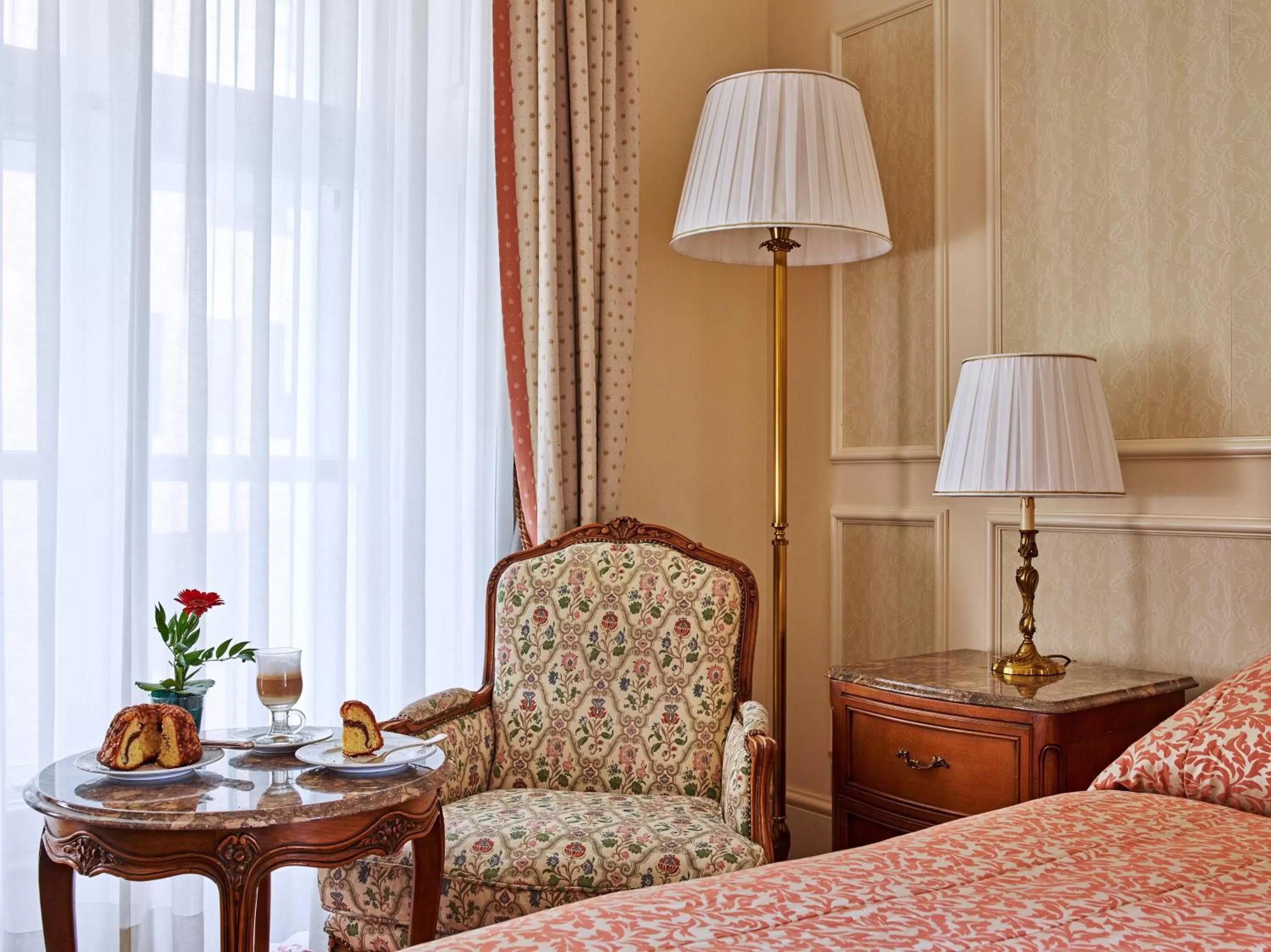 Photo of the whole room, Bed in Grand Hotel Wien