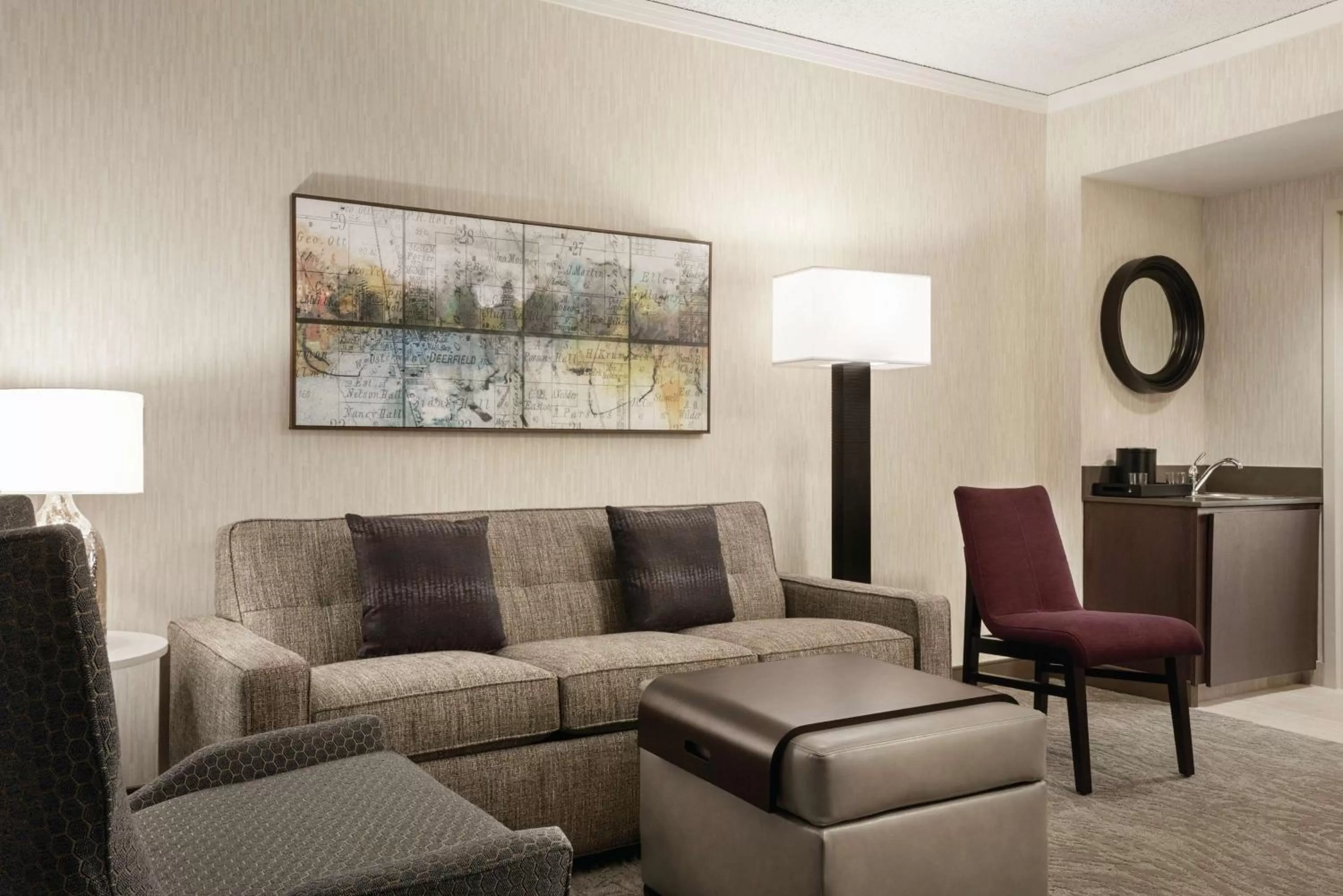 Living room in Embassy Suites by Hilton Chicago North Shore Deerfield