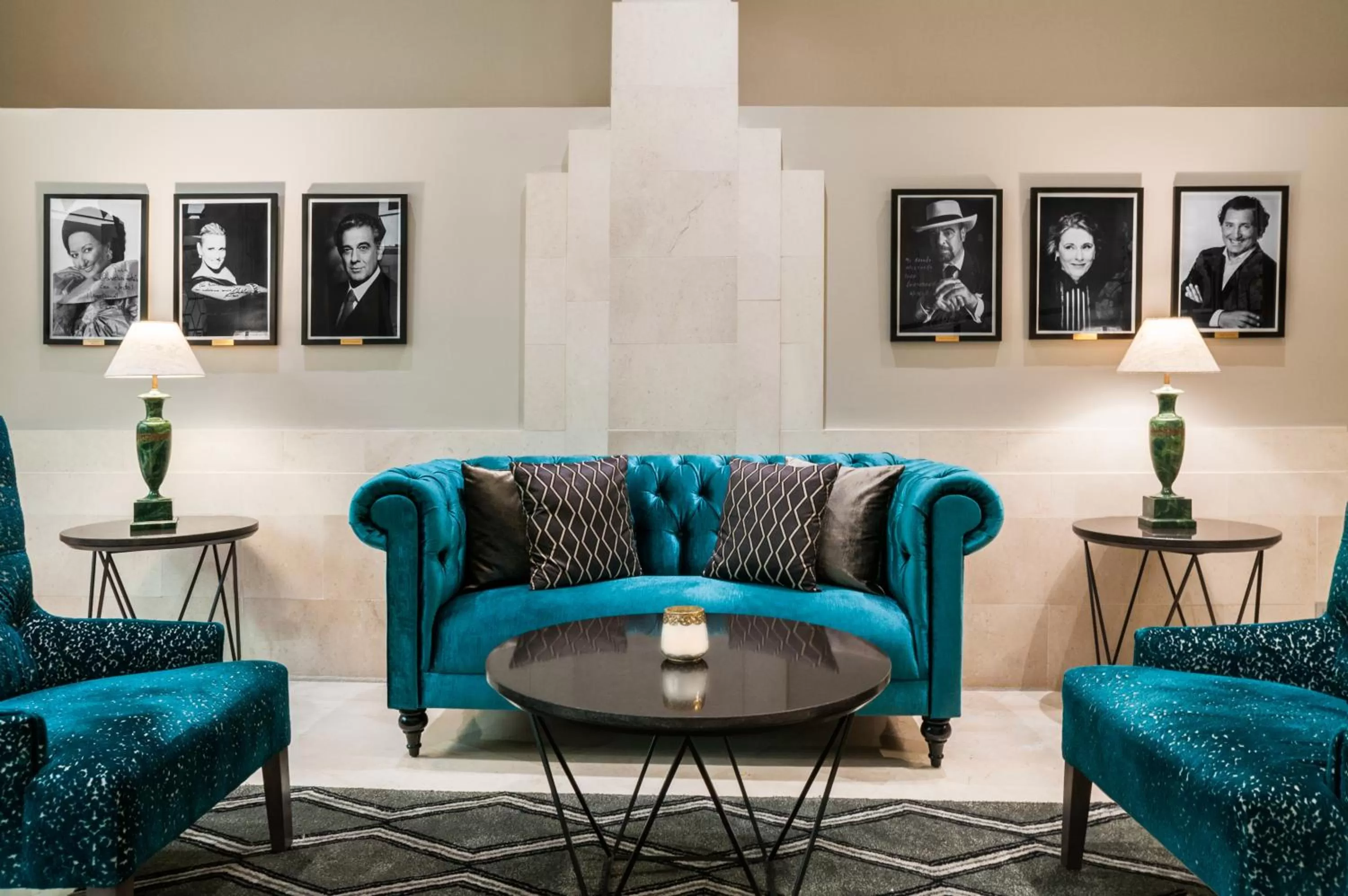 Lobby or reception in Eurostars Casa de la Lírica