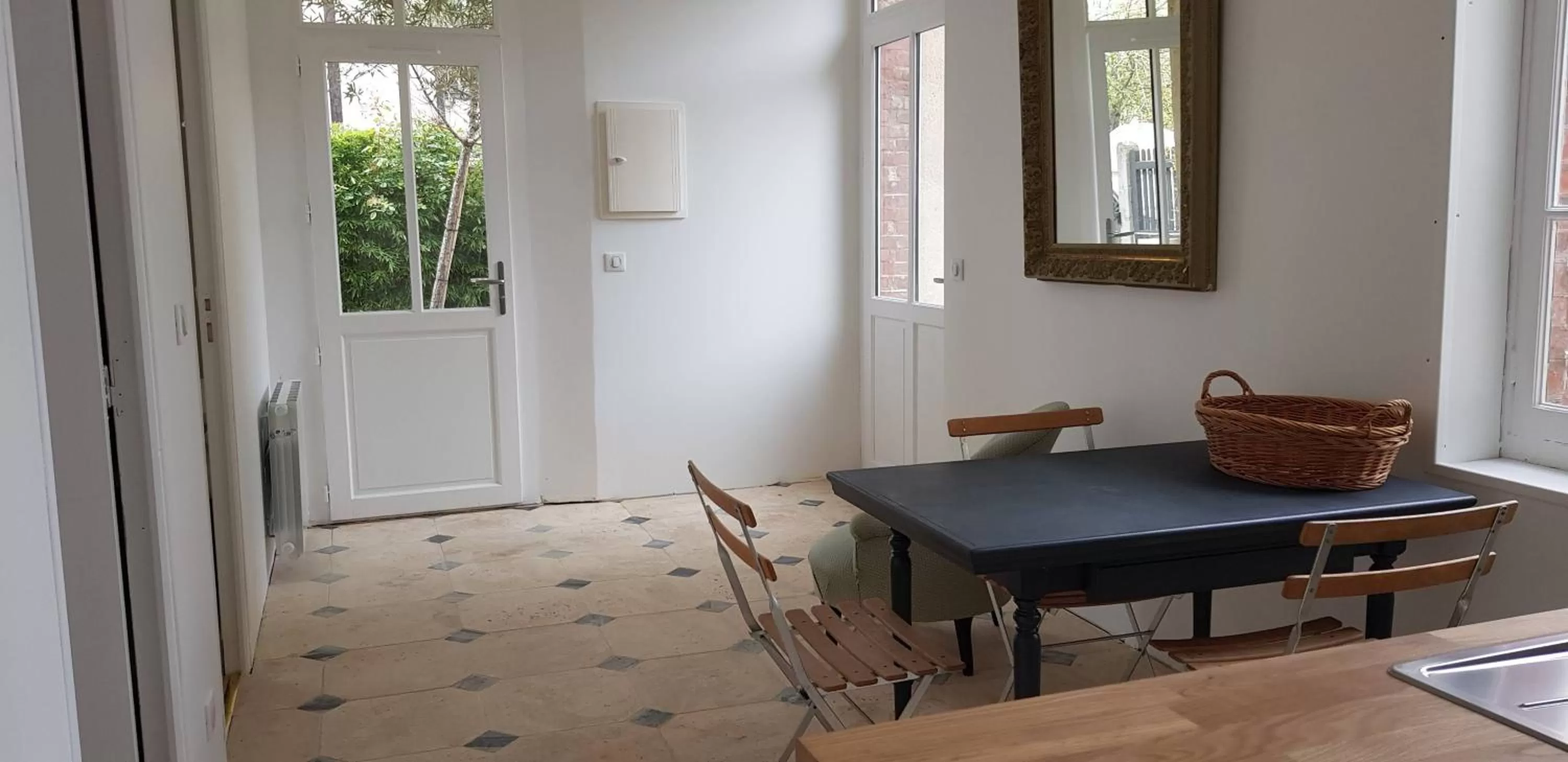 Apartment with Terrace in Les Cabines