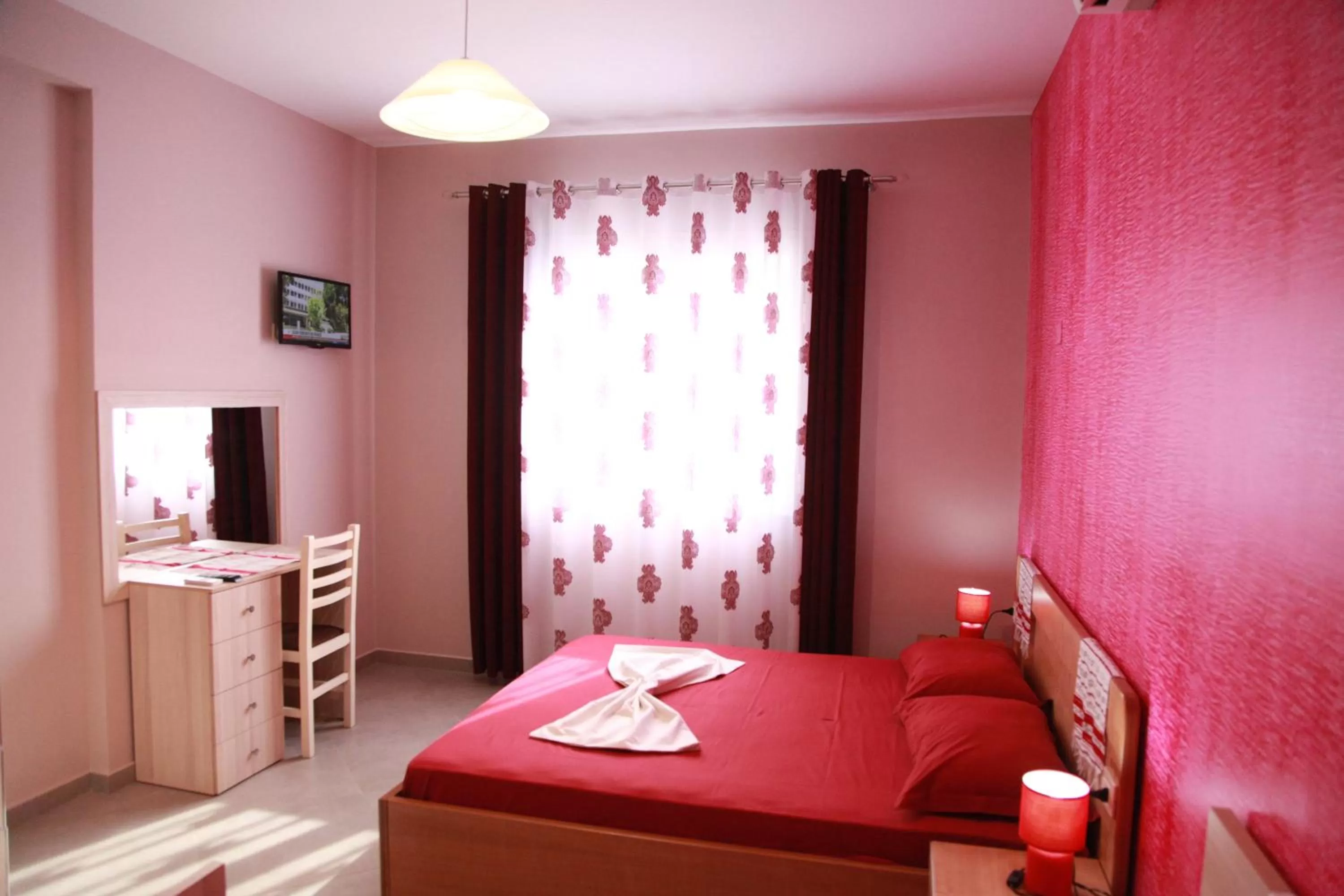 Bed in Hotel Shkodra L