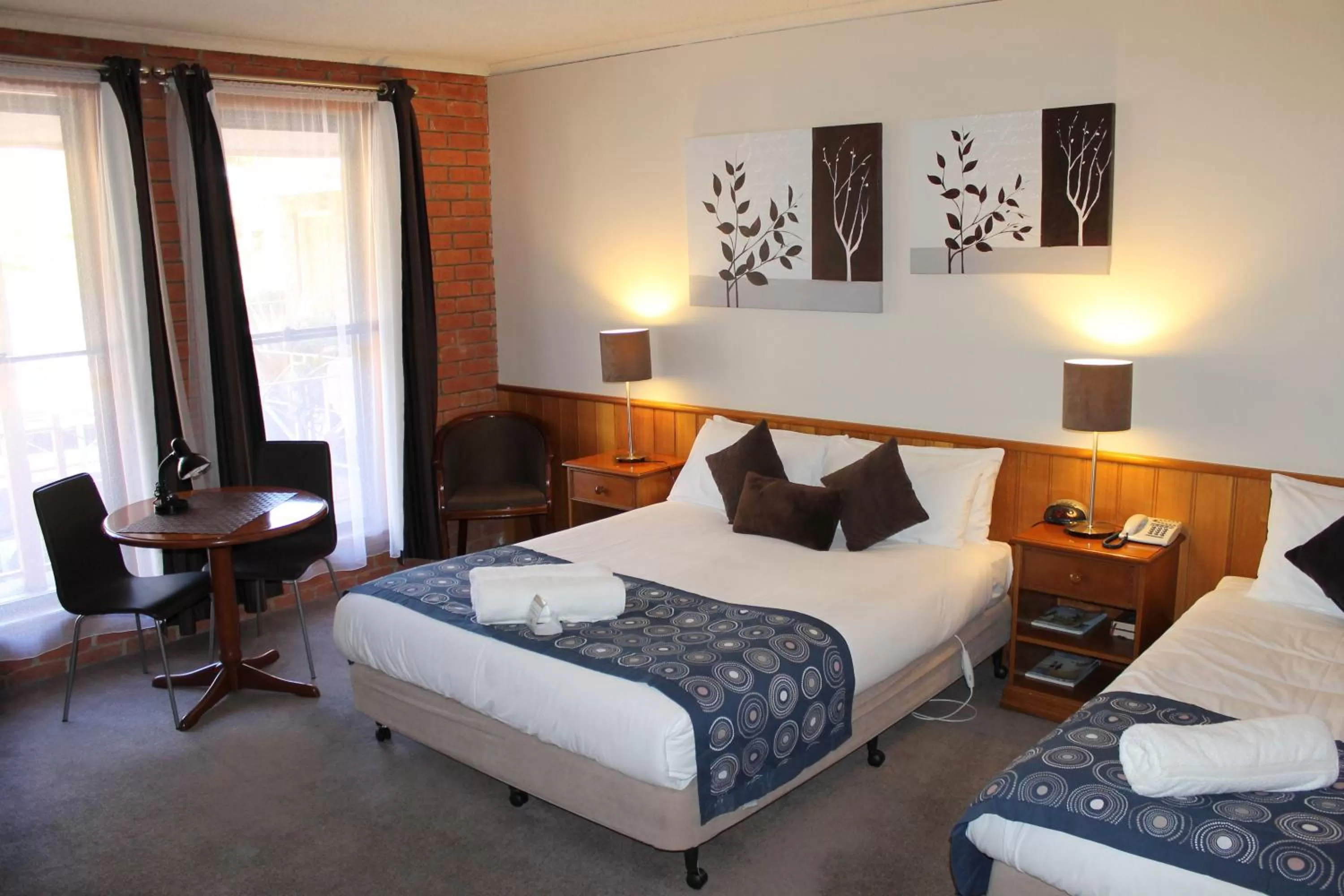 Bed in Bakery Hill Motel