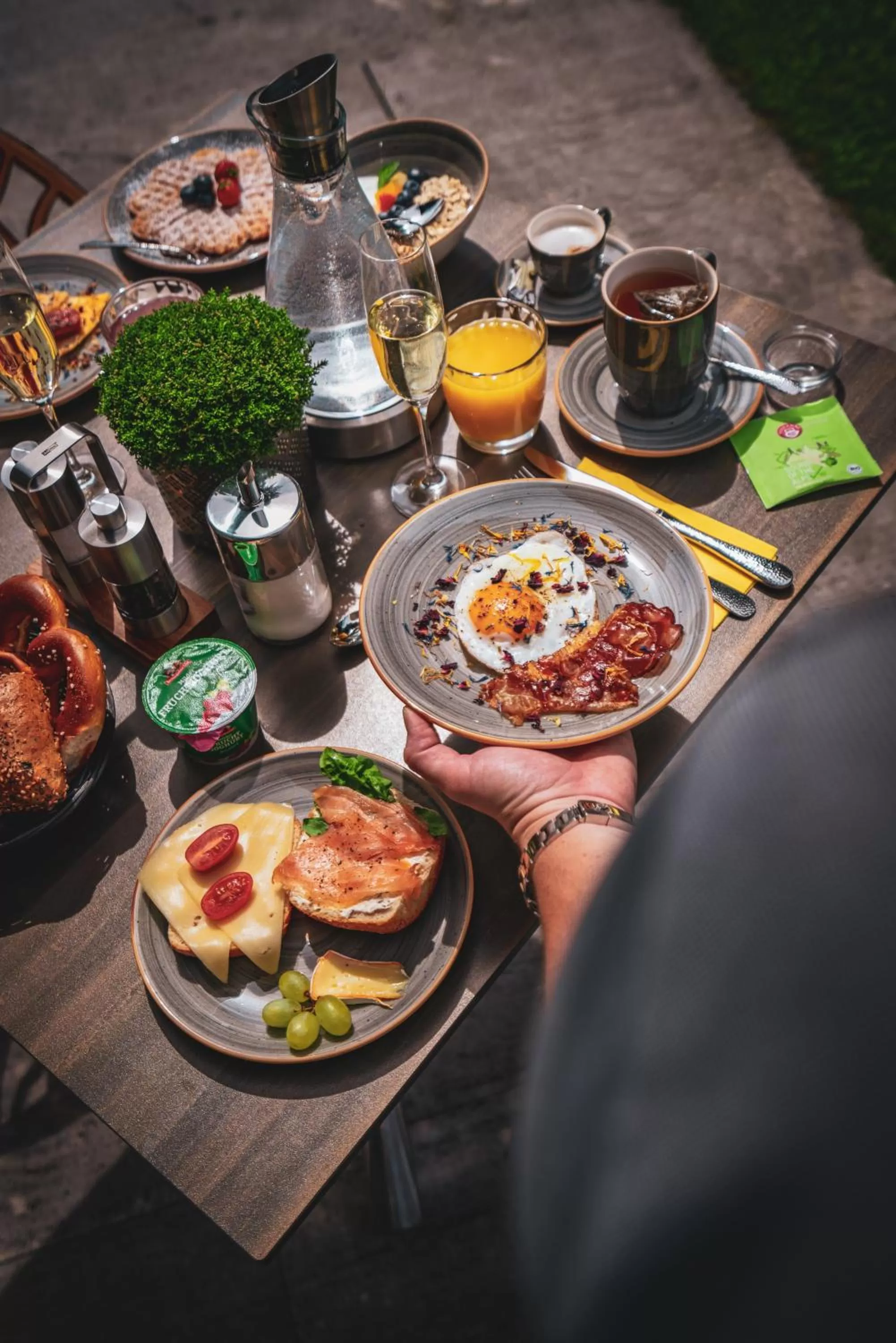 Food and drinks in Villa Sonnenhof Boutique-Hotel