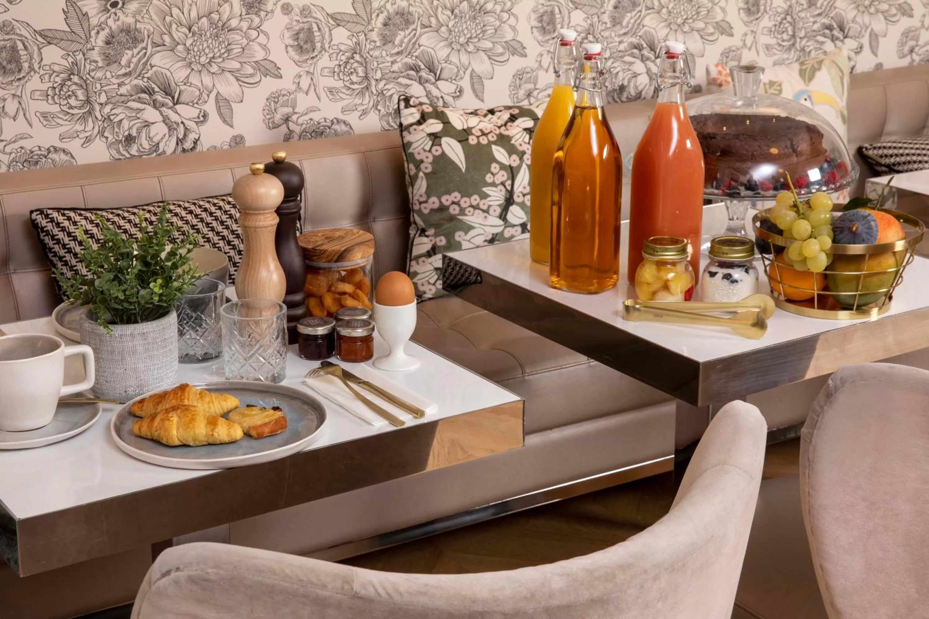 Breakfast in First Hotel Paris Tour Eiffel