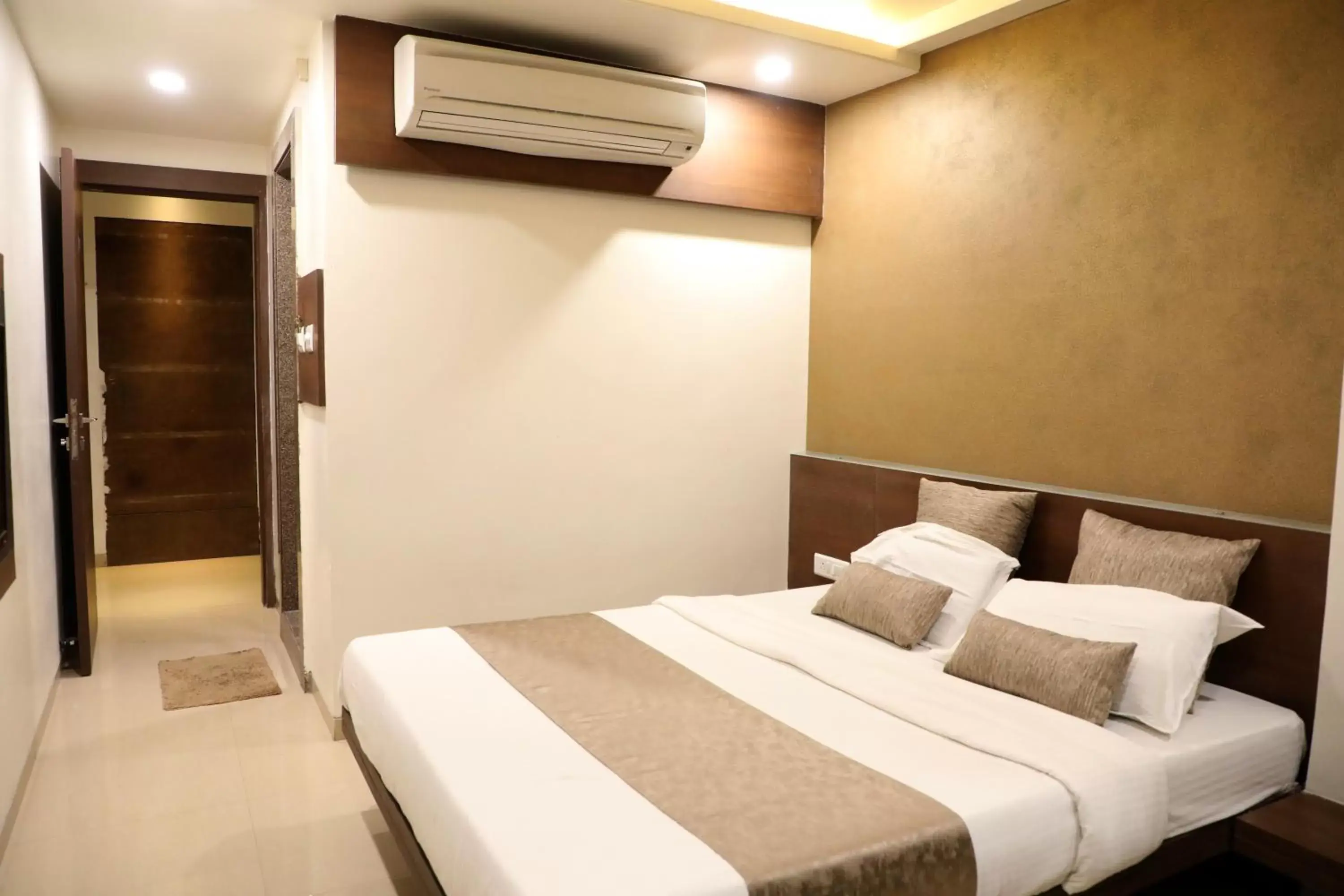 Superior Double Room - single occupancy in Adarsh Palace Hotel Superior Double Room - single occupancy in Adarsh Palace Hotel