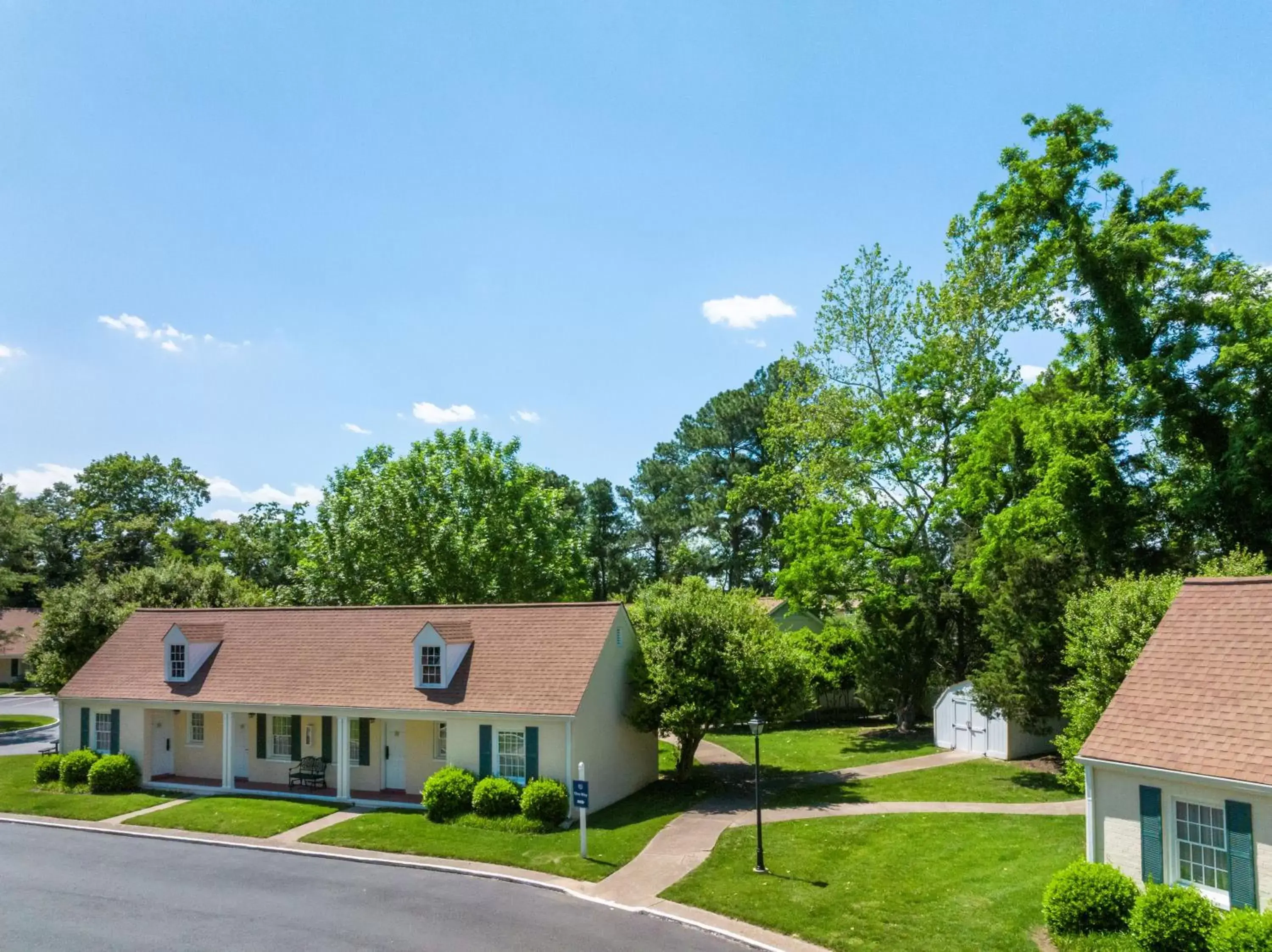Colonial King Guestroom in Westgate Historic Williamsburg Resort Colonial King Guestroom in Westgate Historic Williamsburg Resort