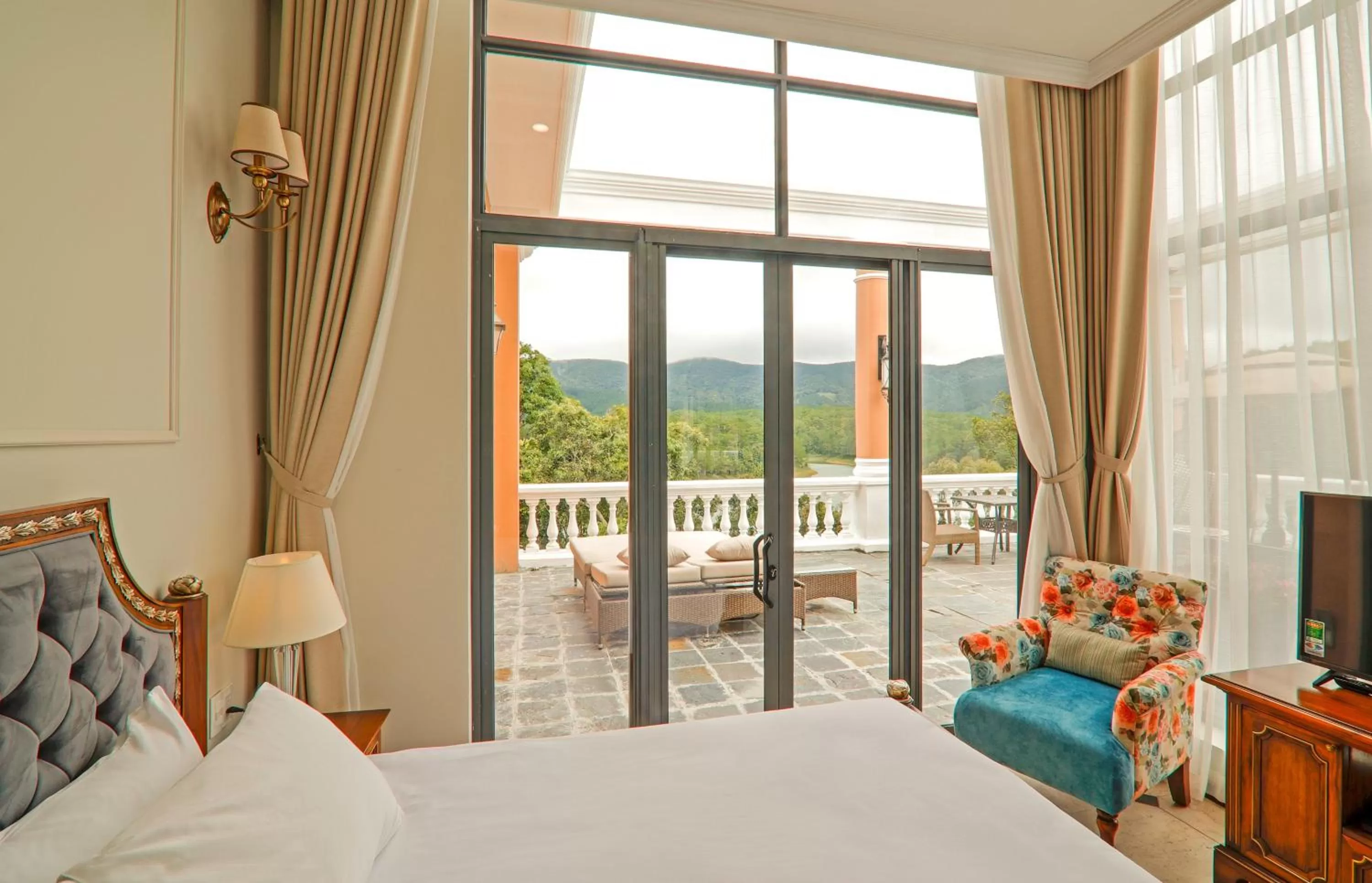 Bed in Dalat Edensee Lake Resort & Spa