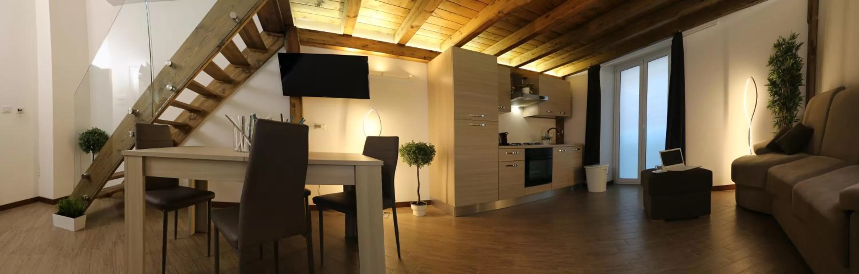 Photo of the whole room, Dining Area in Le Suites Del Duomo