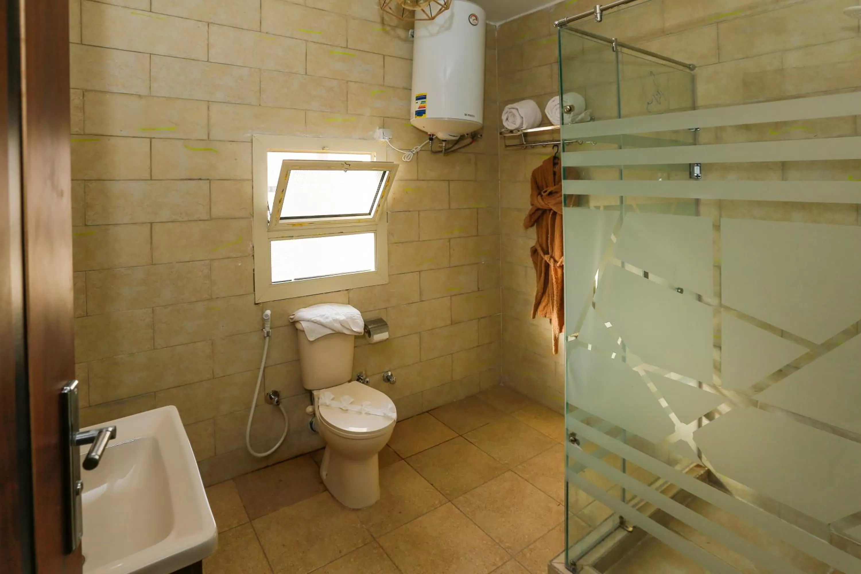 Shower, Bathroom in King Cheops Inn - Pyramid View