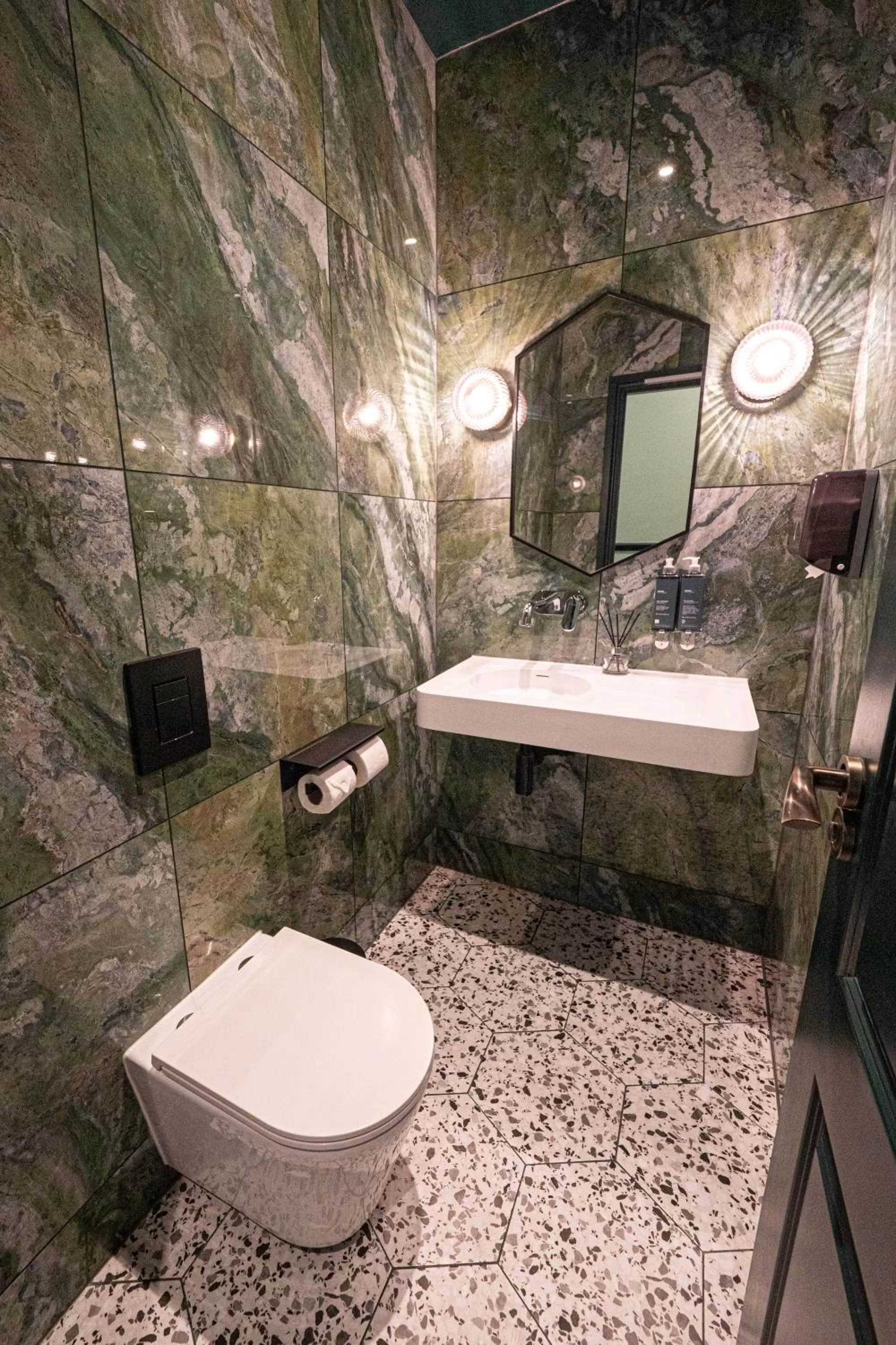 Toilet in Hyde Park Green