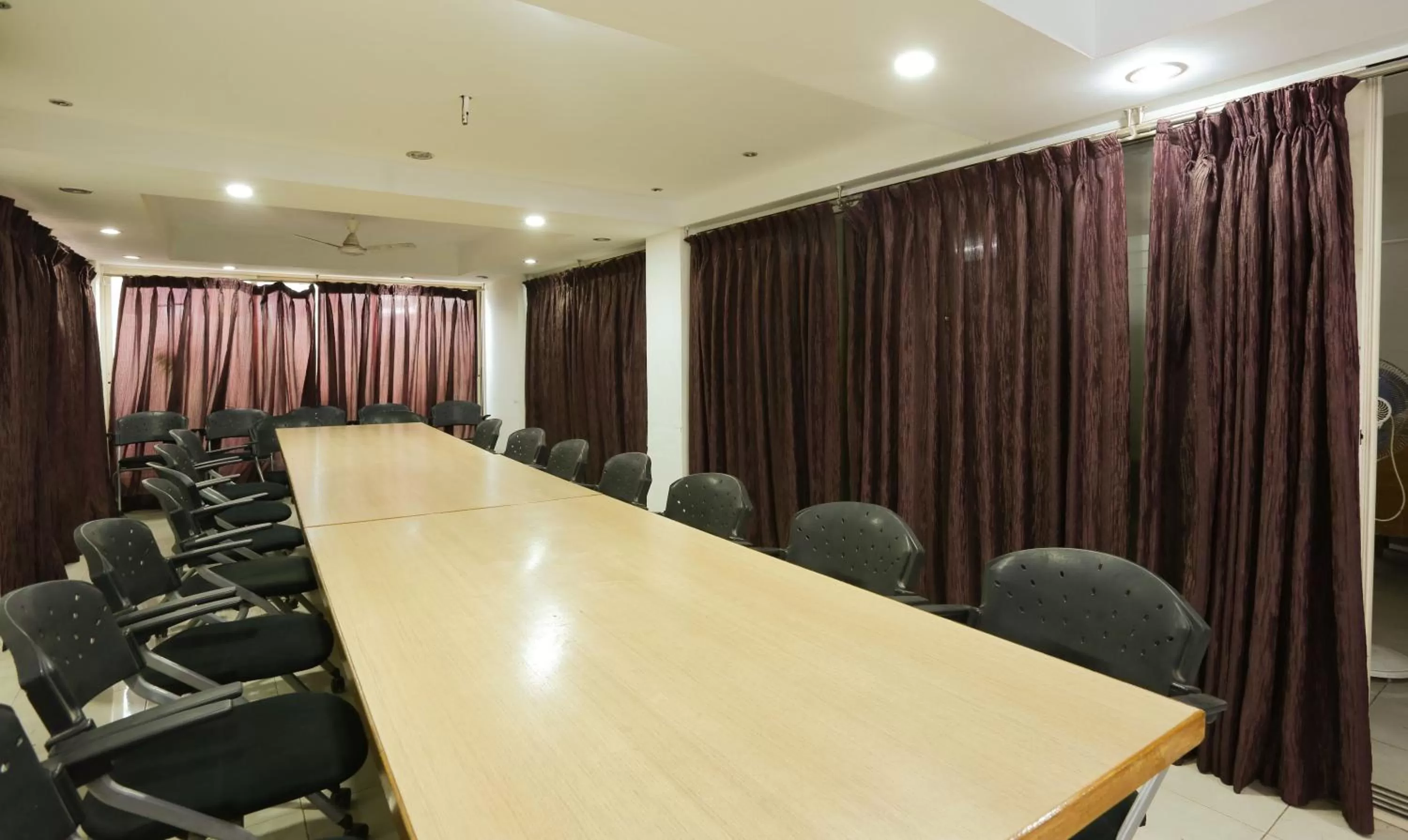 Meeting/conference room in Itsy Hotels Hill View Ex