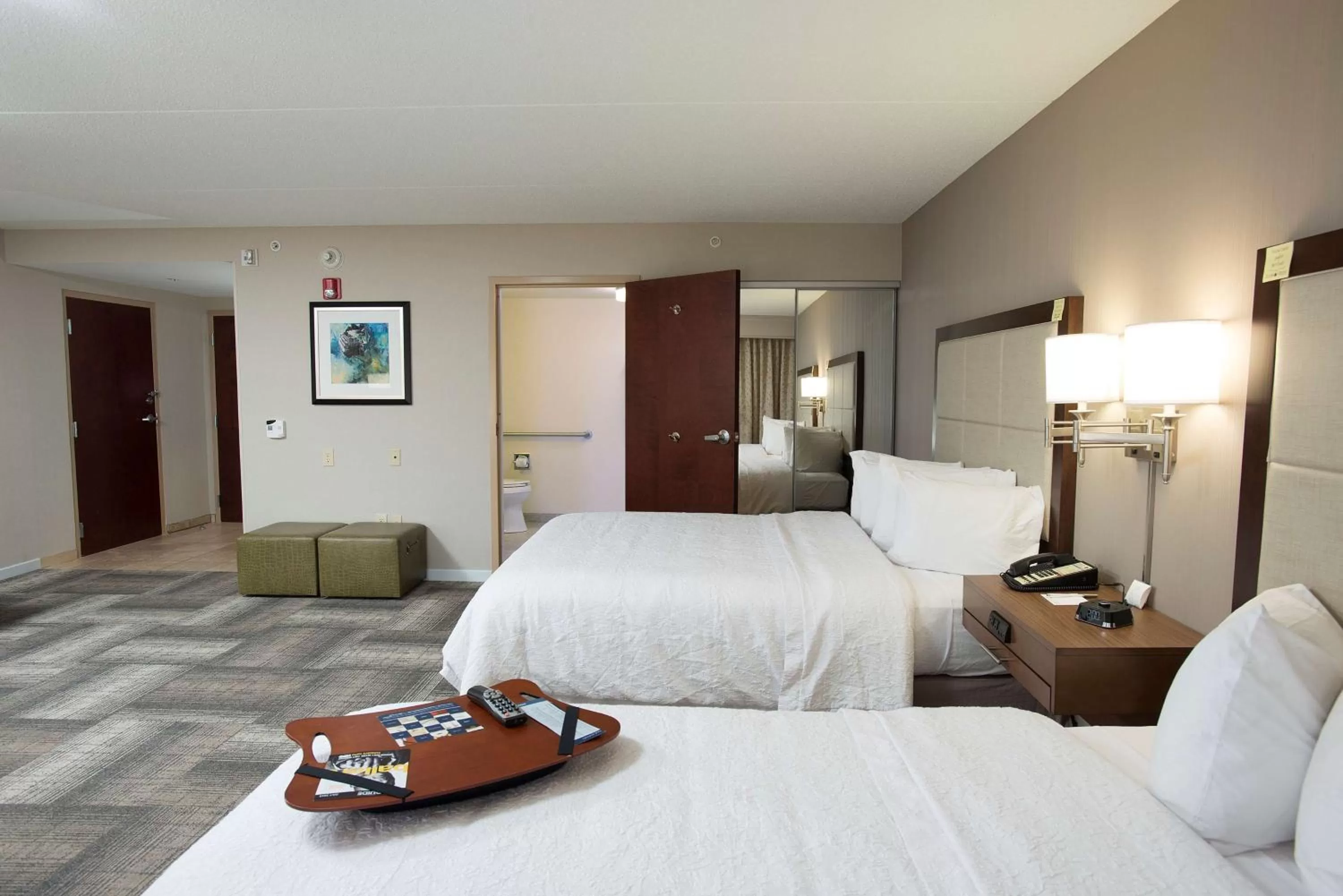 Bedroom, Bed in Hampton Inn & Suites Cincinnati-Union Centre