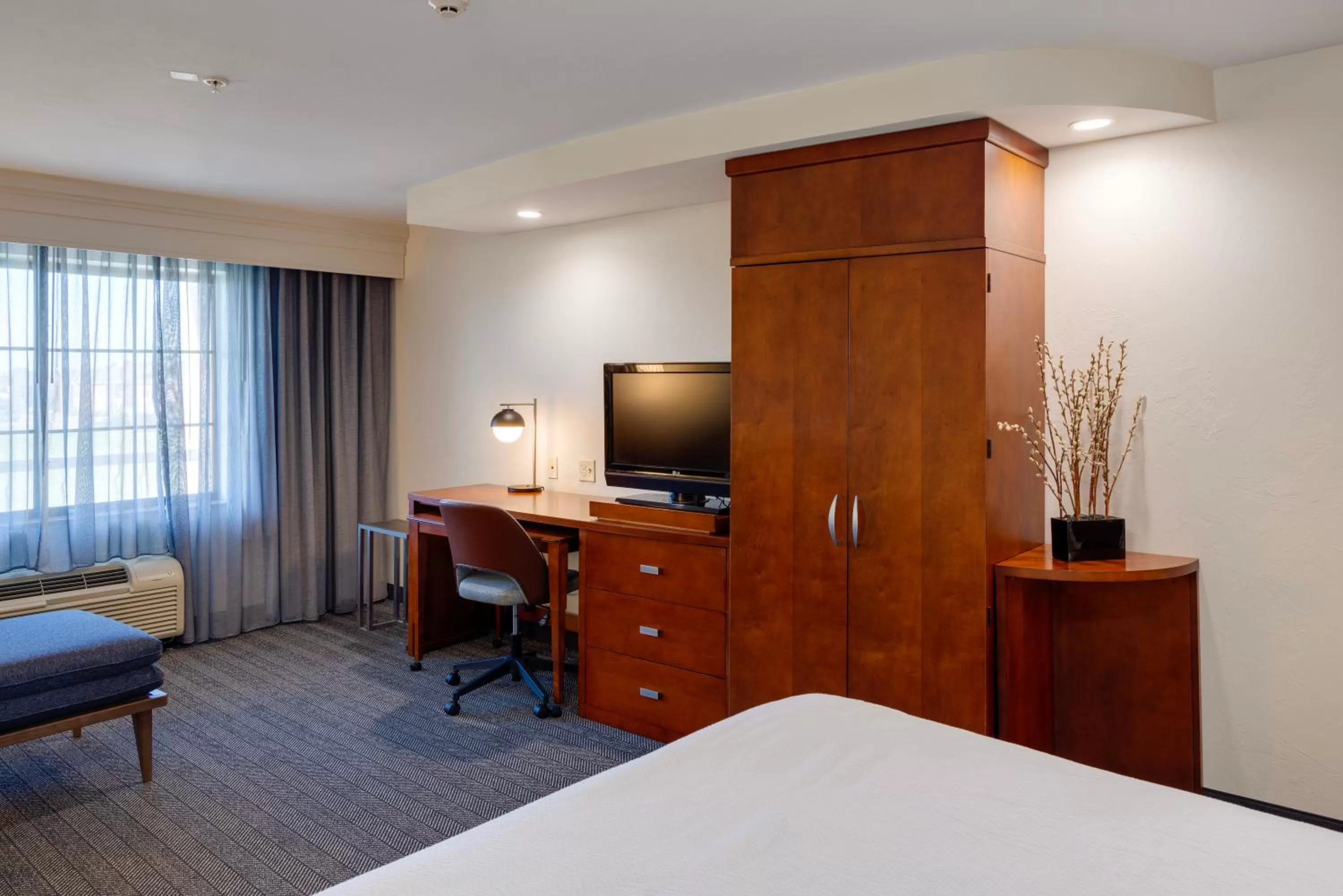 Guests, Bed in Courtyard by Marriott Oklahoma City North/Quail Springs