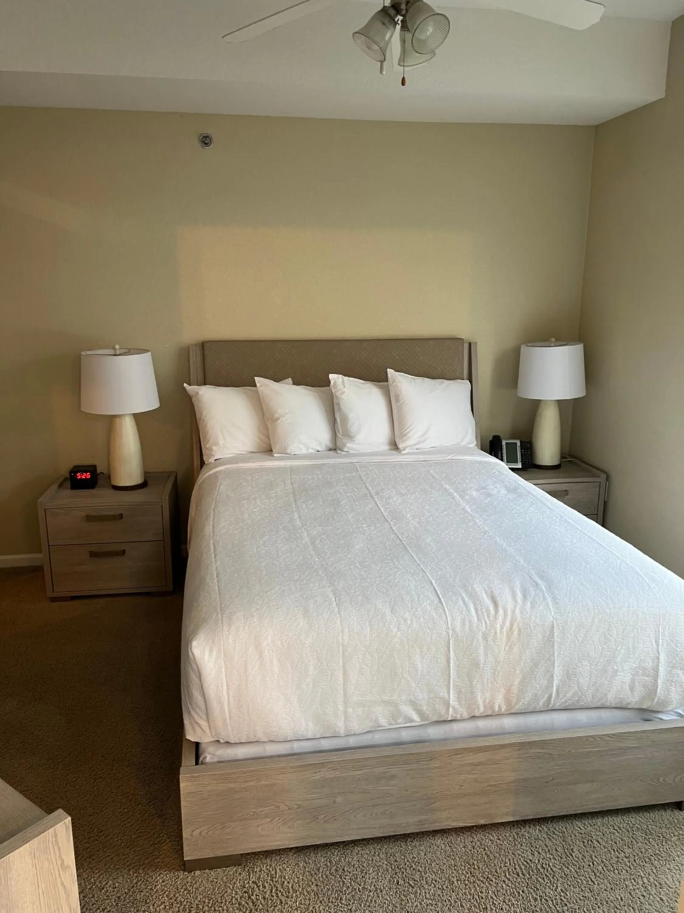 Bedroom, Bed in WASHBURN HOTEL SUITES