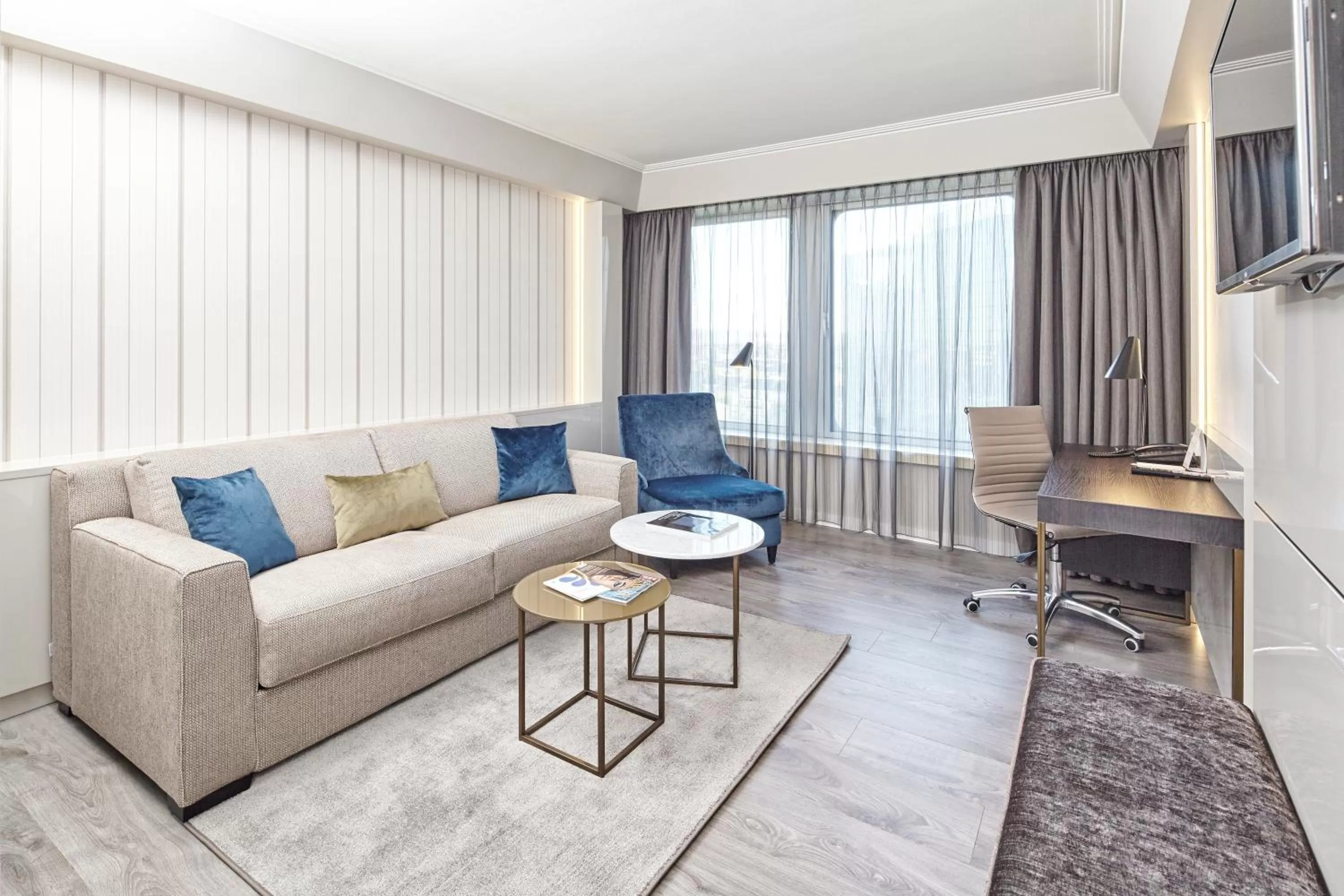 TV and multimedia in Clayton Hotel Düsseldorf City Centre