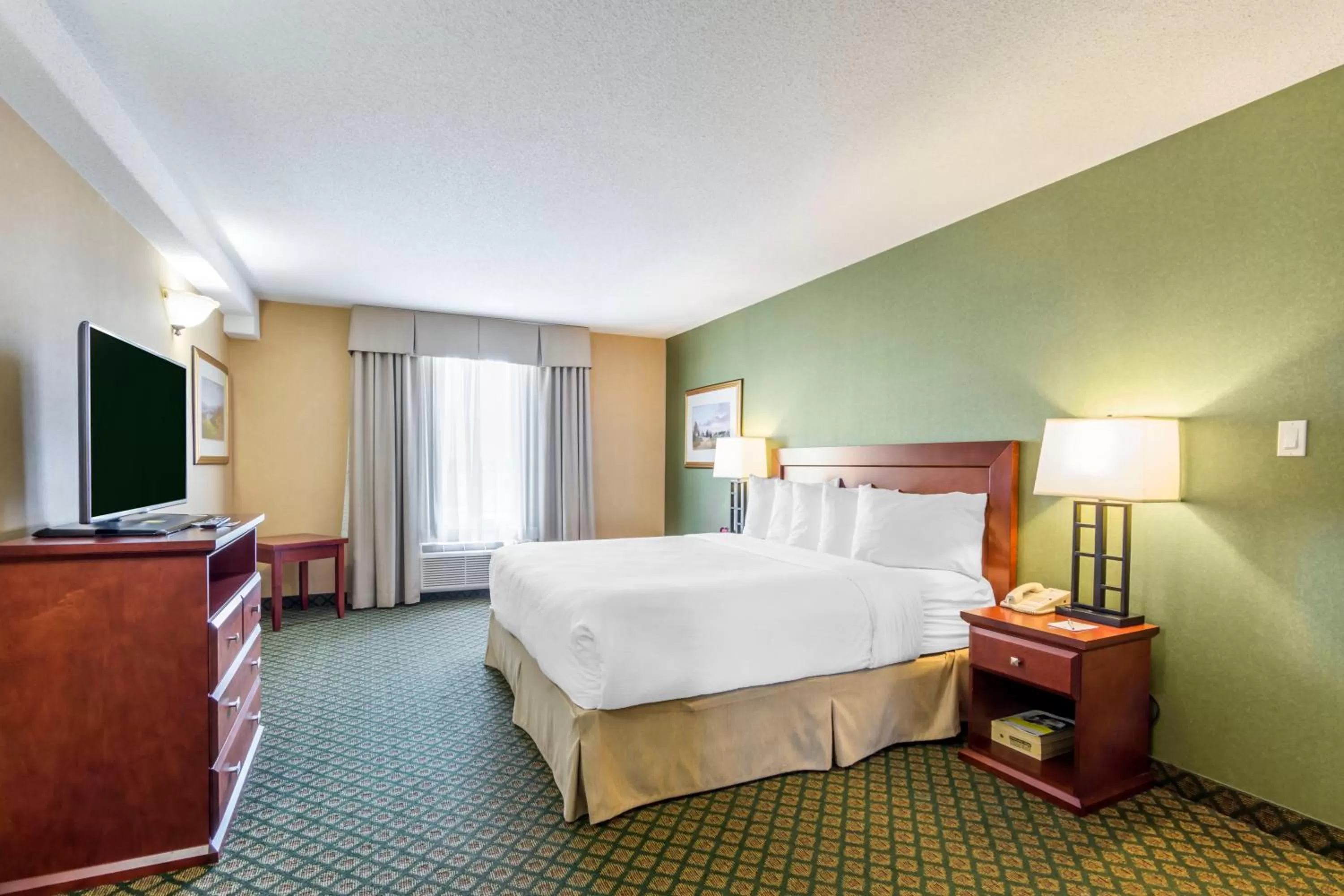 Bed in Clarion Hotel & Conference Centre