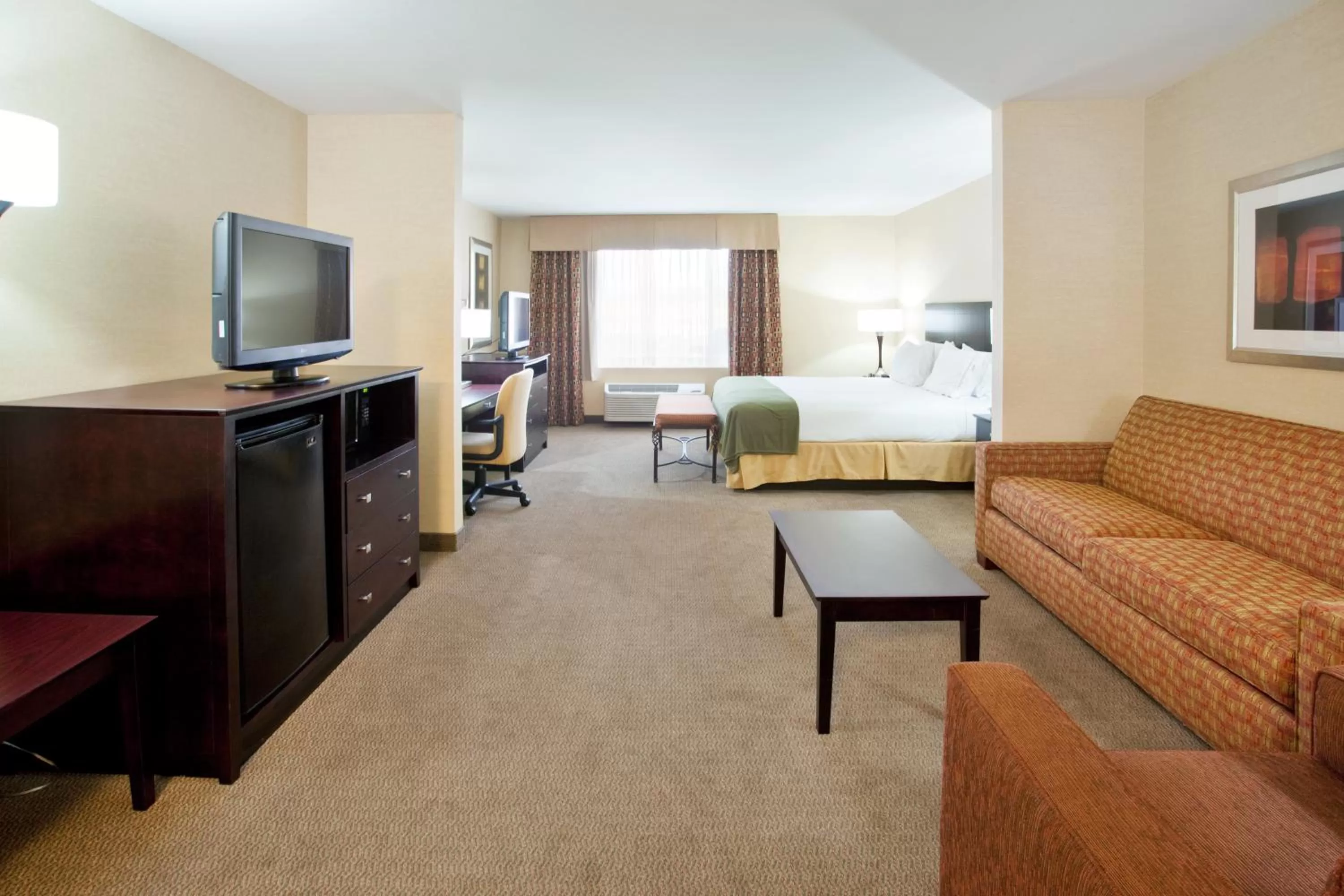 Photo of the whole room, Bed in Holiday Inn Express Hotel & Suites Nogales by IHG