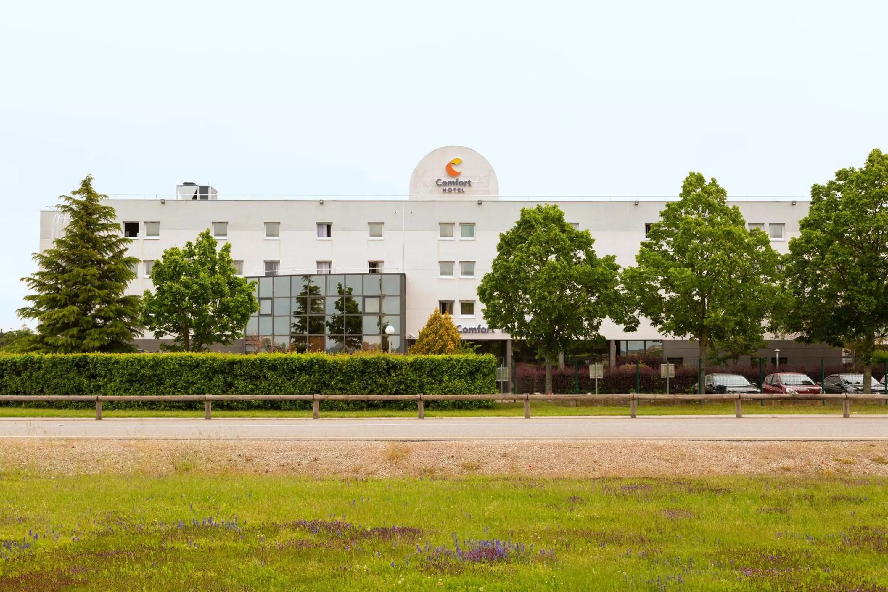 Property building in Comfort Hotel Aeroport Lyon St Exupery
