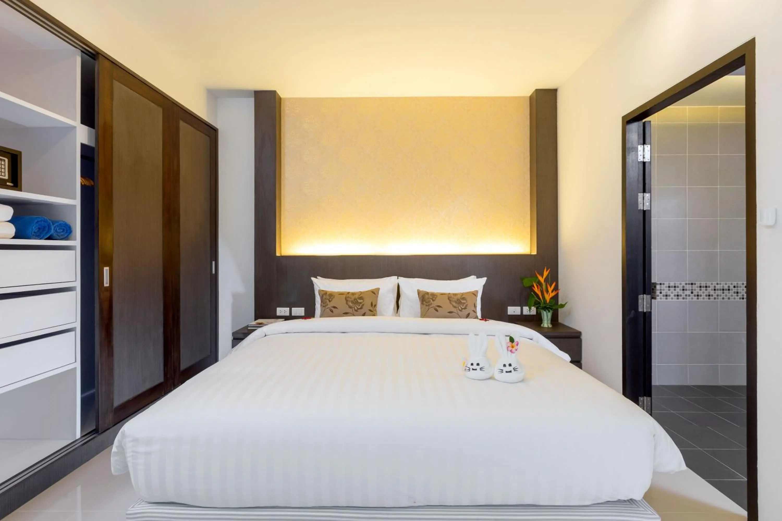 Bed in Patong Bay Hill