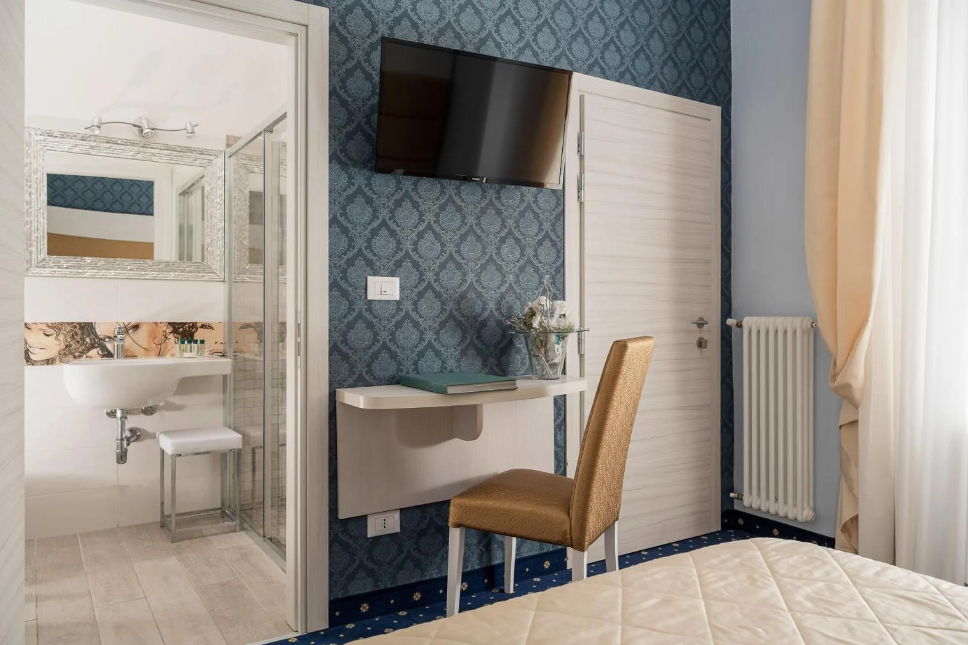 Bedroom in Albergo Rossini 1936 Small & Charming