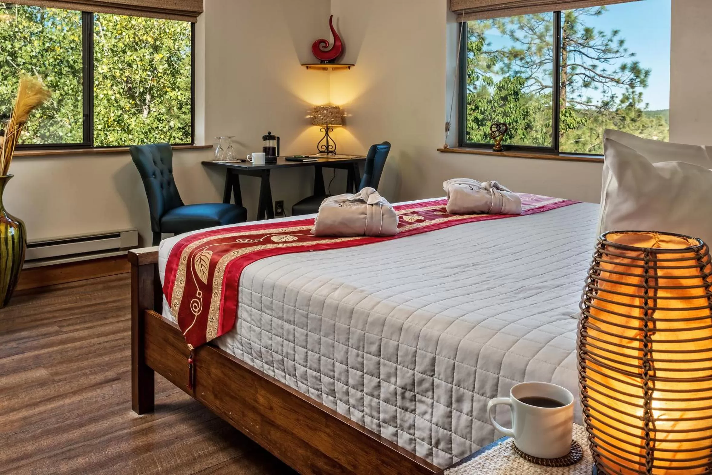 Photo of the whole room, Bed in Sheridan House Inn- Adult Only Accommodation