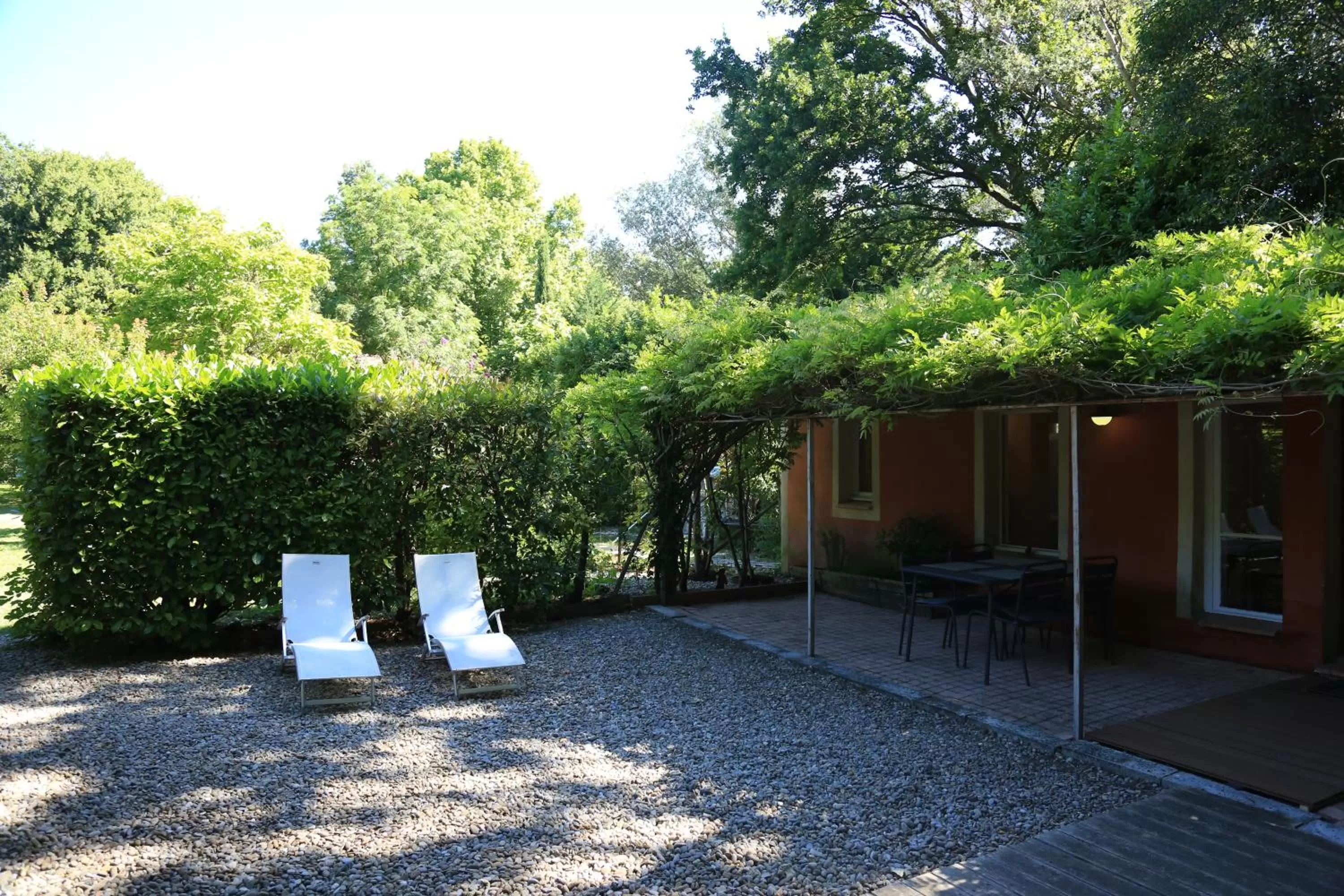 Patio in Le Pavillon Vert - B&B