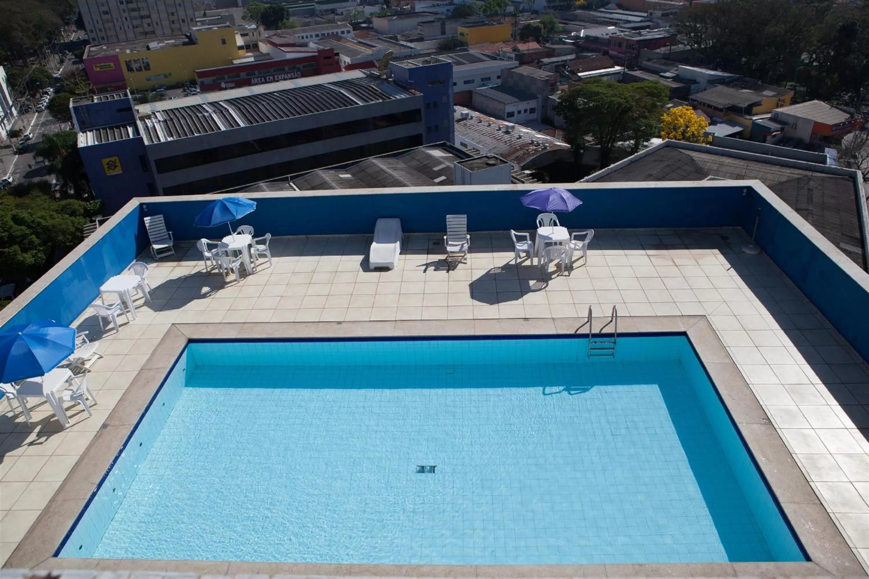 Swimming pool in Hotel Dan Inn São José dos Campos