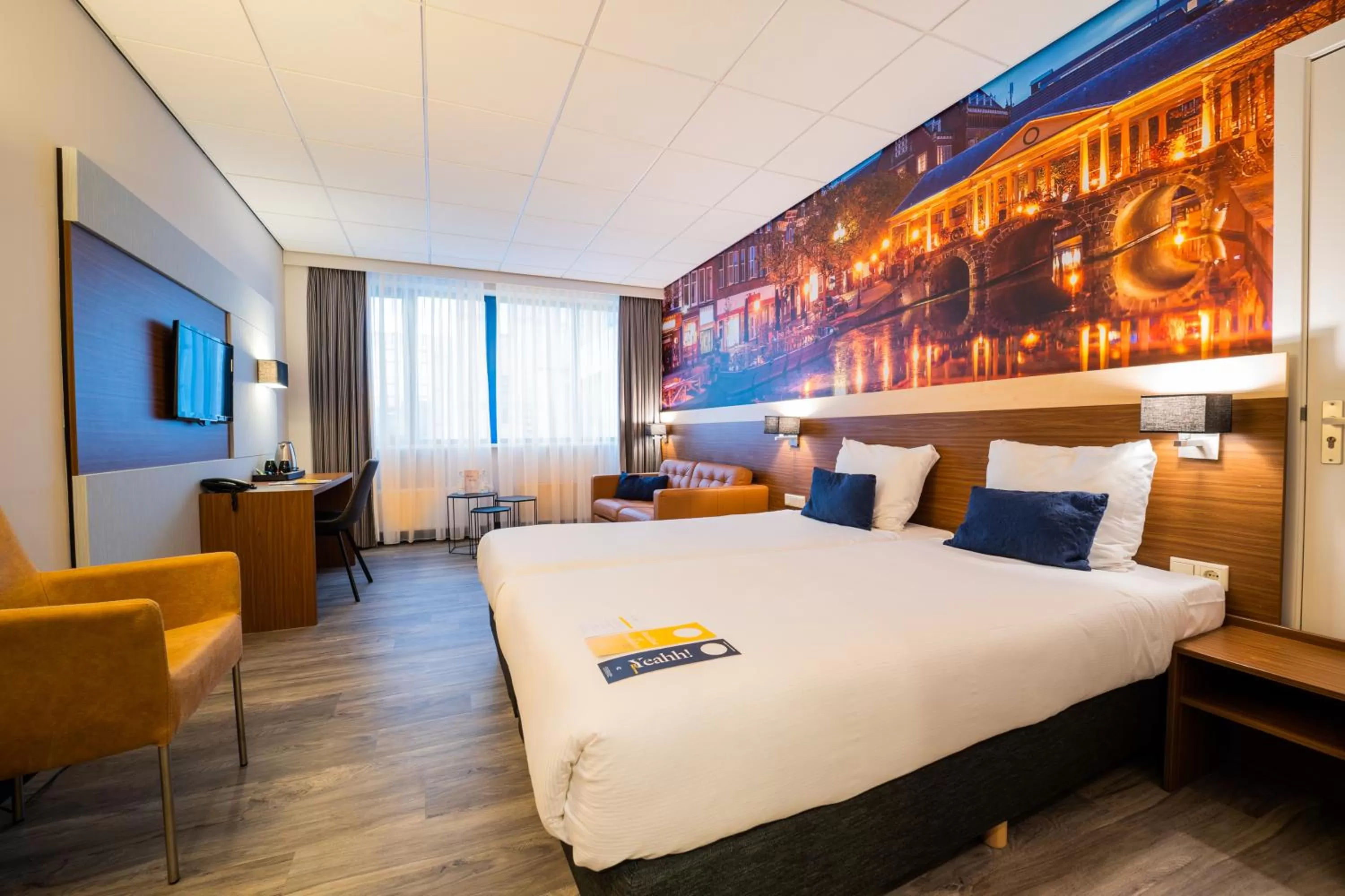 Photo of the whole room, Bed in Tulip Inn Leiden Centre