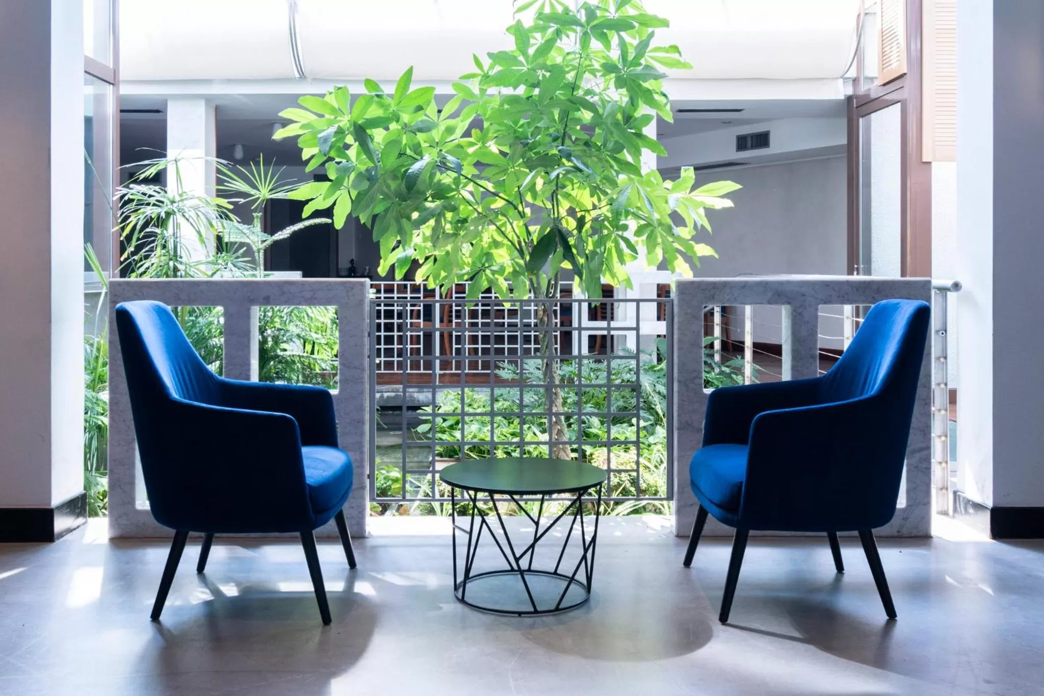 Lounge or bar in Crowne Plaza Milan Linate by IHG