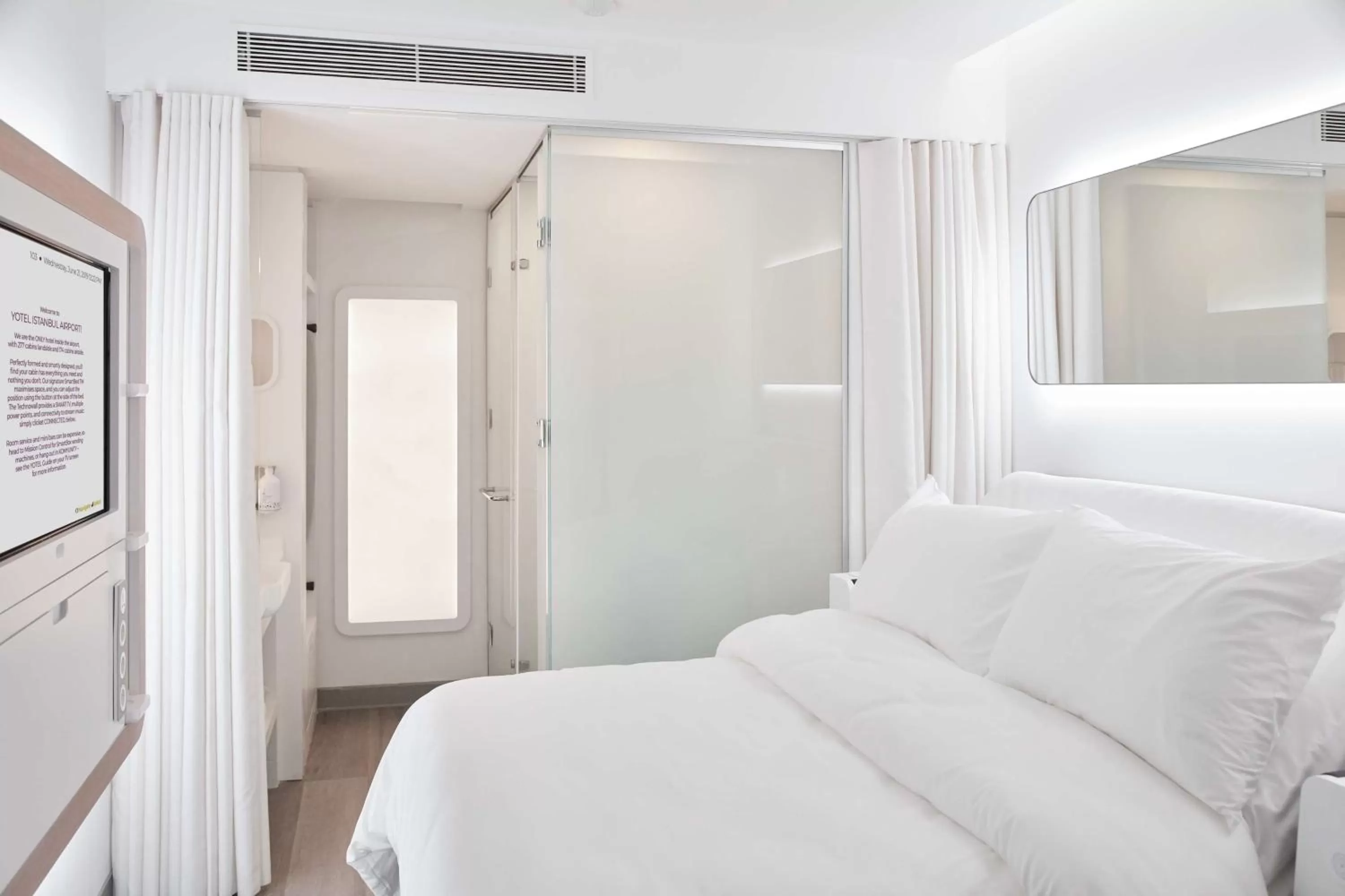 Bedroom, Bed in YOTEL Istanbul Airport, City Entrance