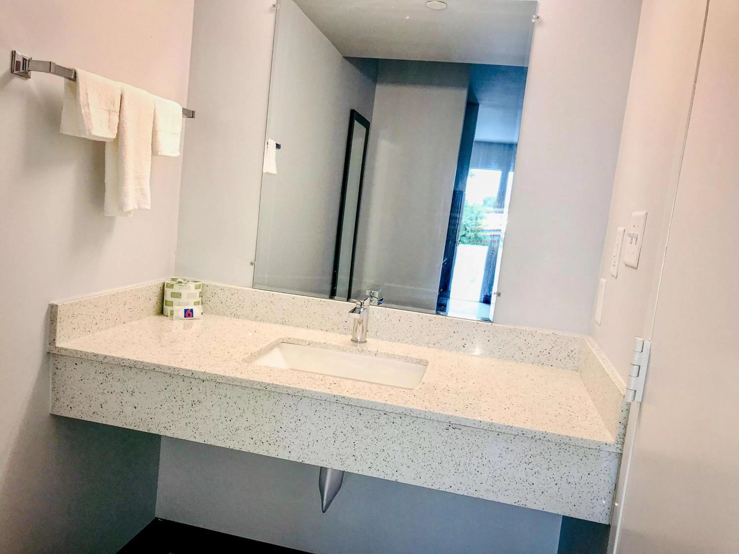 Bathroom in Studio 6 Dublin, Ga