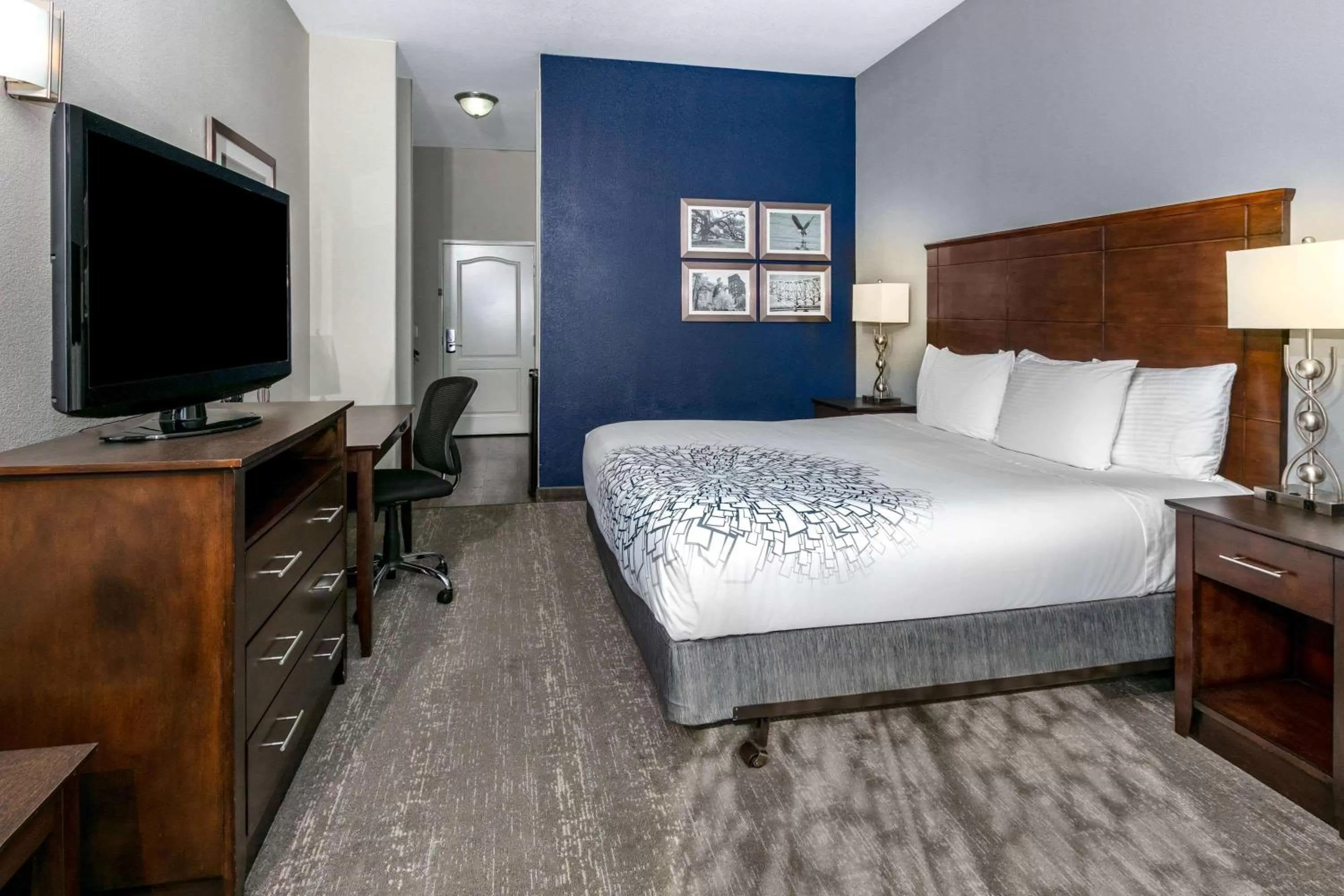 Photo of the whole room, Bed in La Quinta by Wyndham Horn Lake / Southaven Area