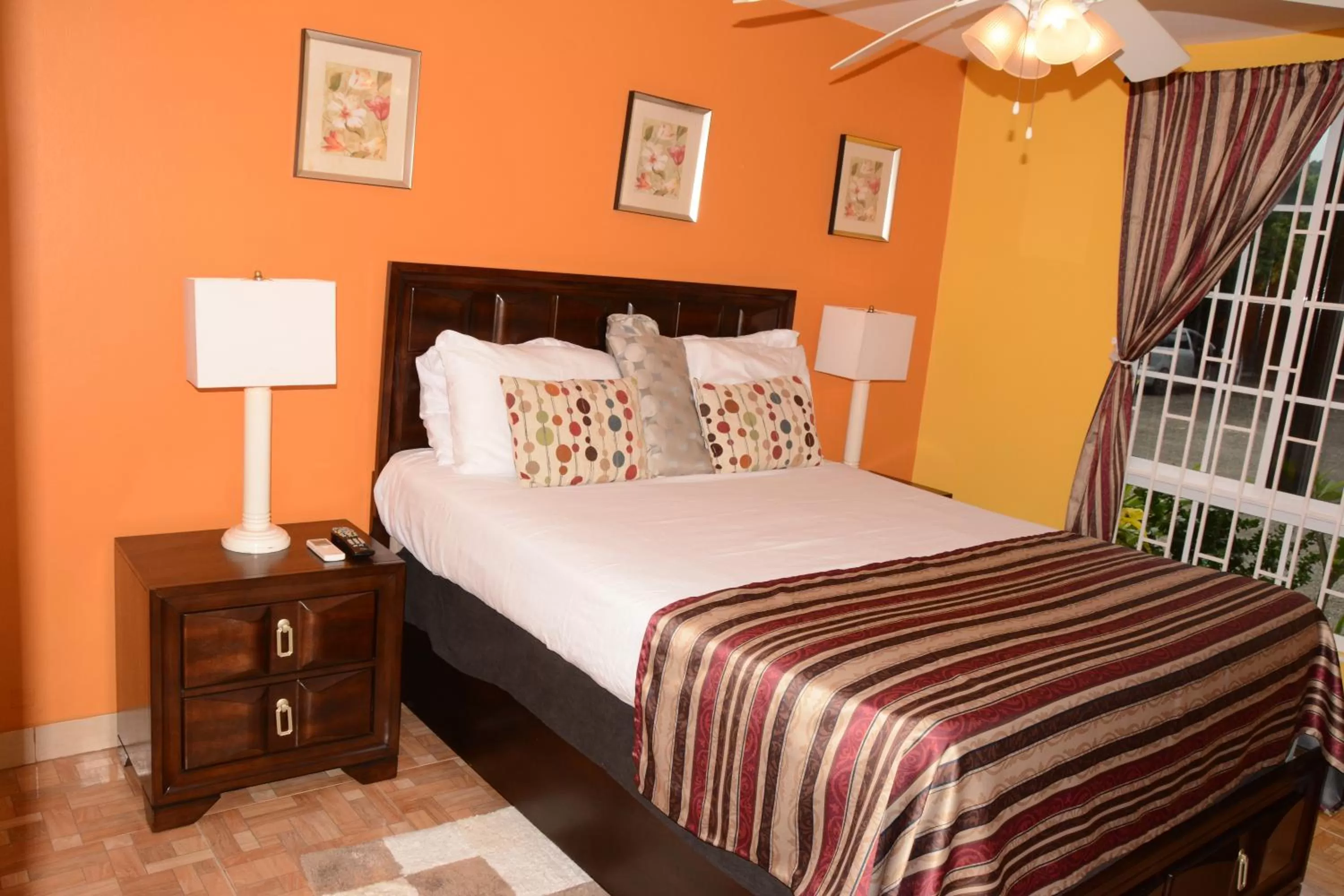 Bed in Seacastles by the beach/pool