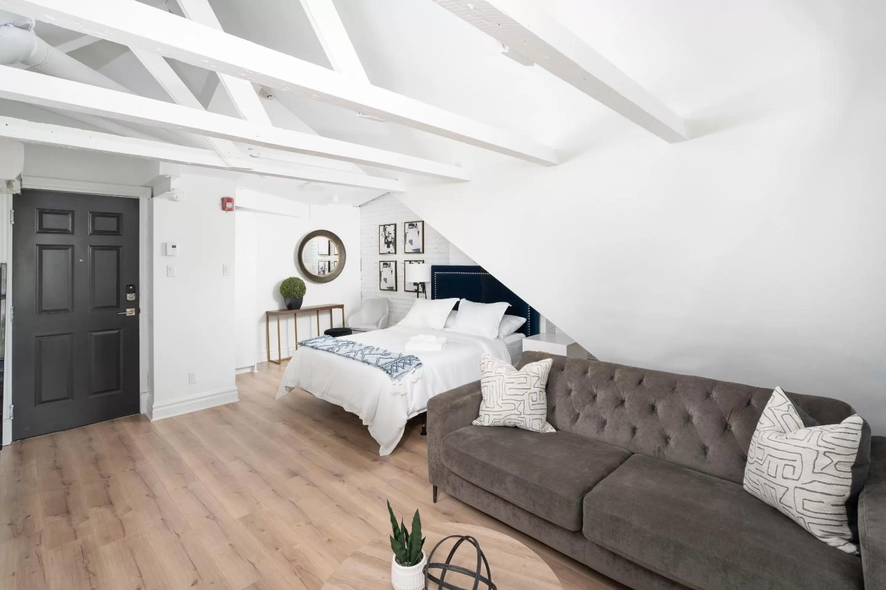 Bed in Le Penfield Par Nomade MTL