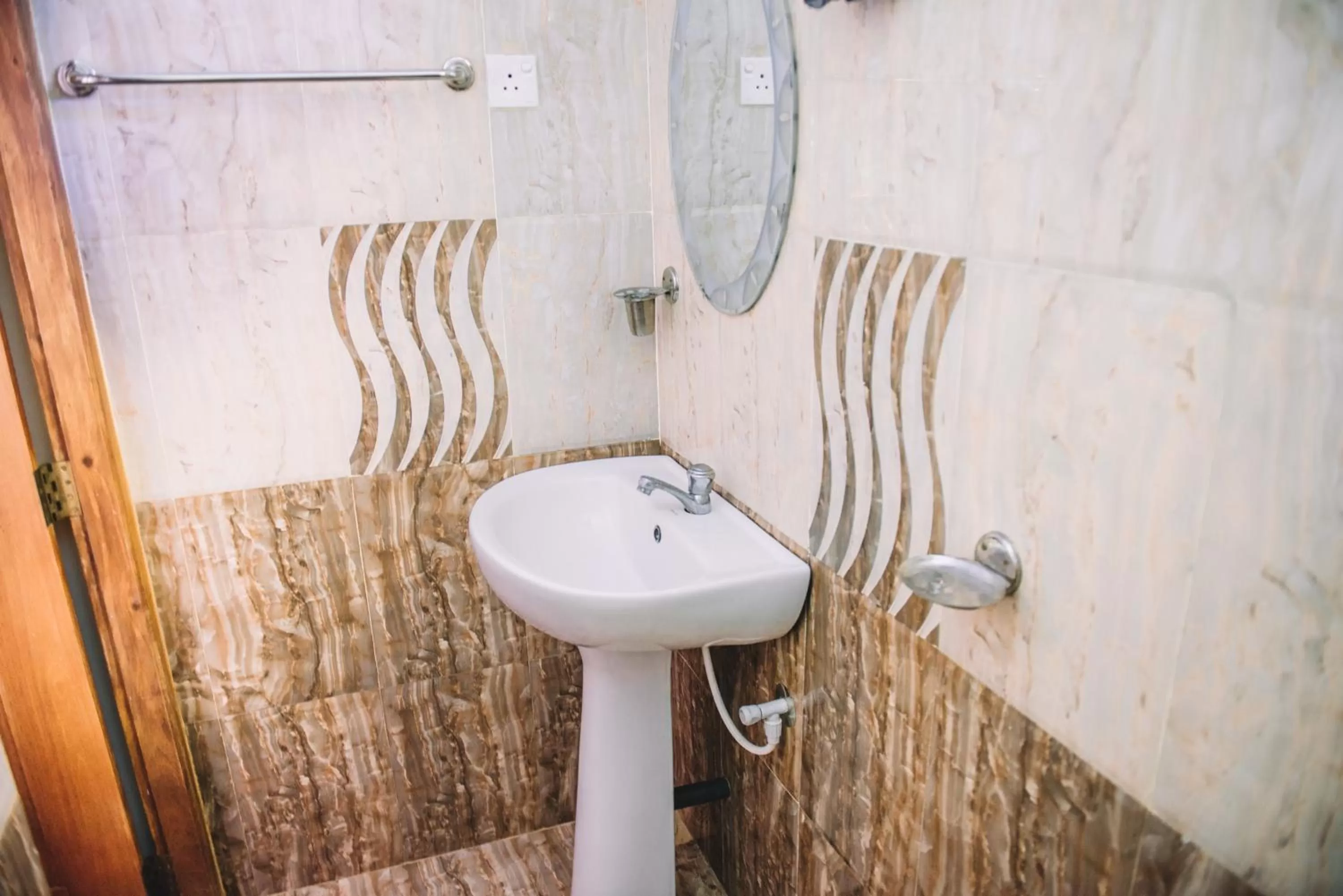 Shower, Bathroom in Kadolana Guest House
