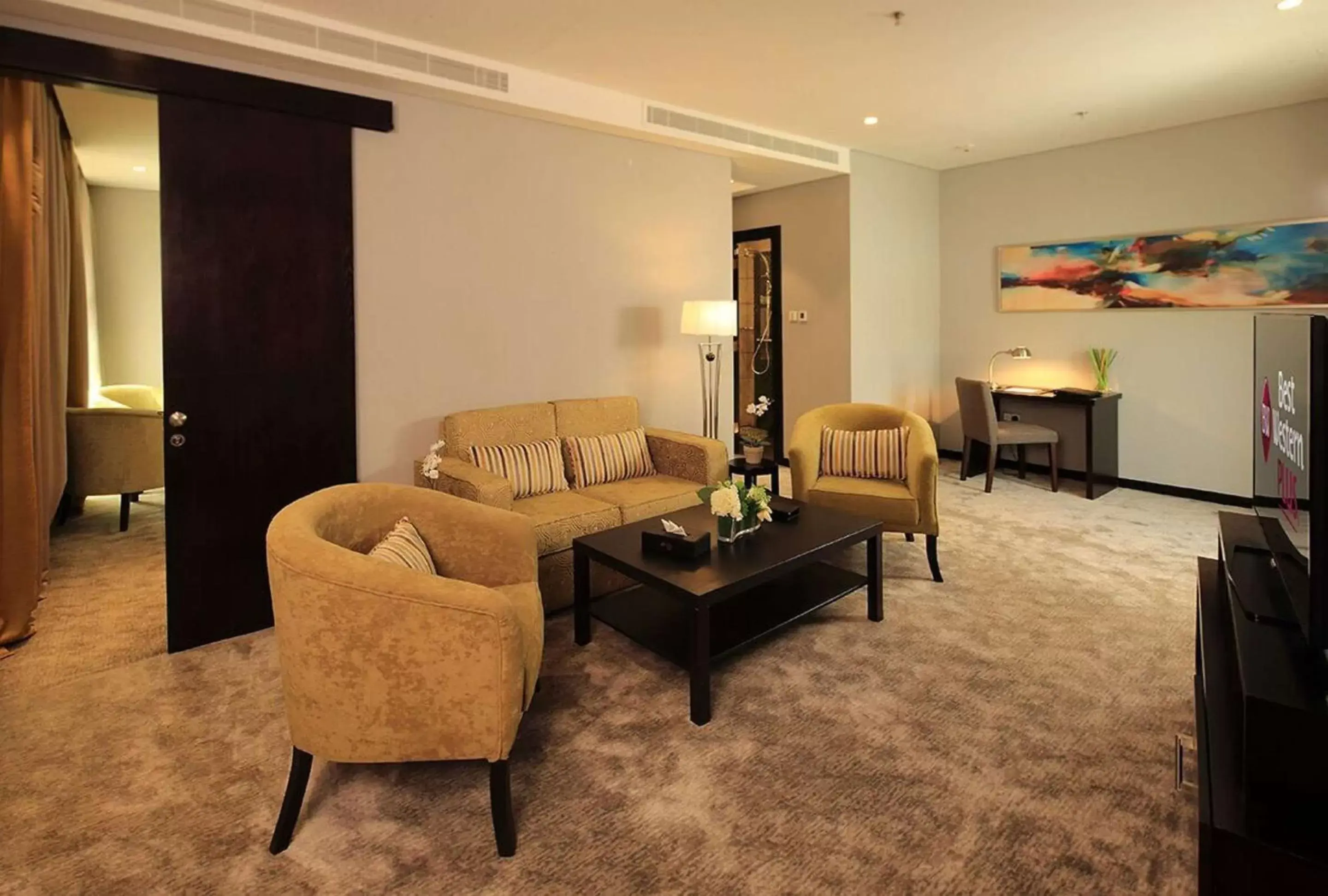 Executive Queen Suite - single occupancy - Non-Smoking in Best Western Plus Fursan Executive Queen Suite - single occupancy - Non-Smoking in Best Western Plus Fursan