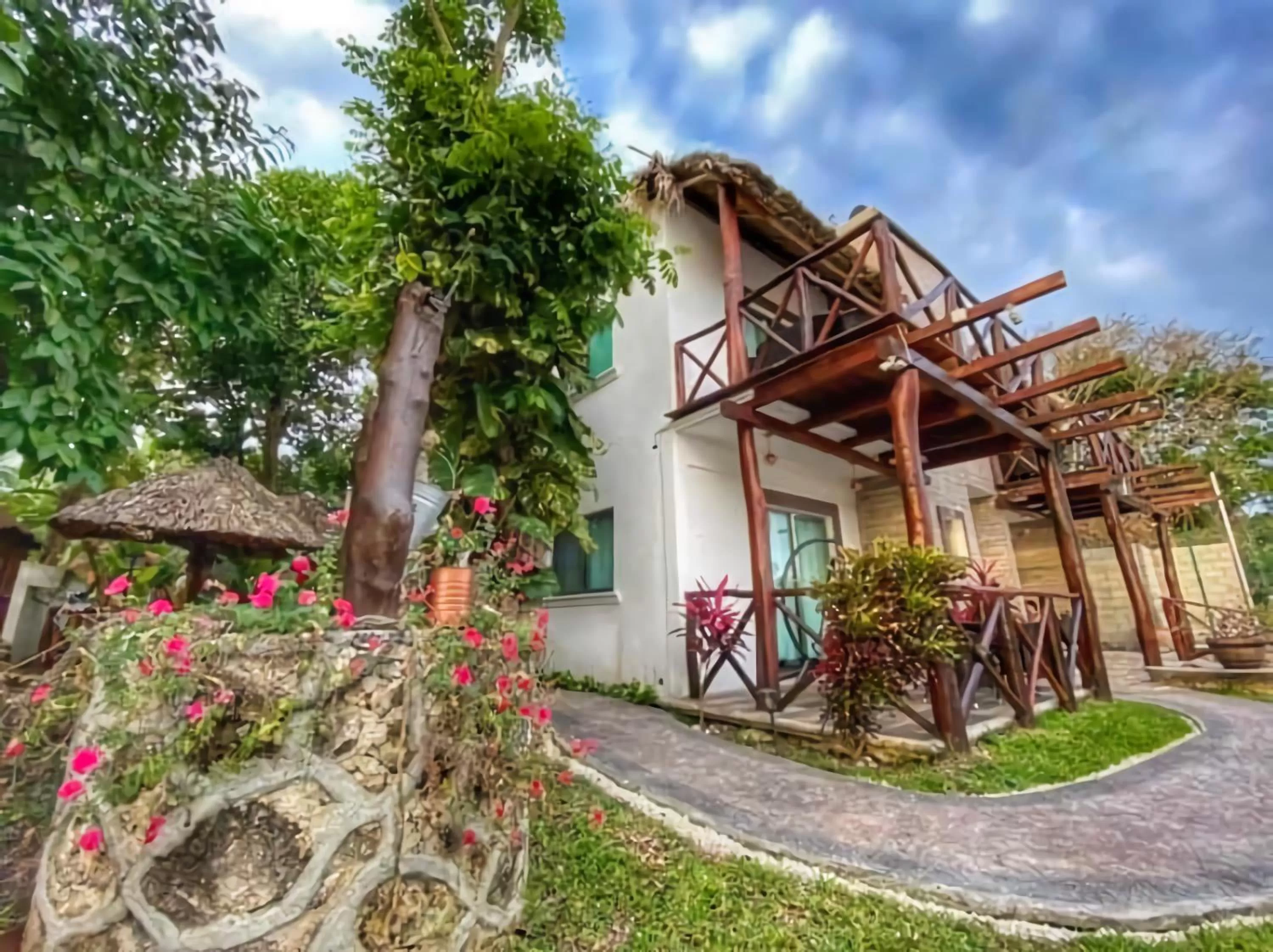 Facade/entrance, Property Building in Hotel Pancho Villas Bacalar Vista a Laguna