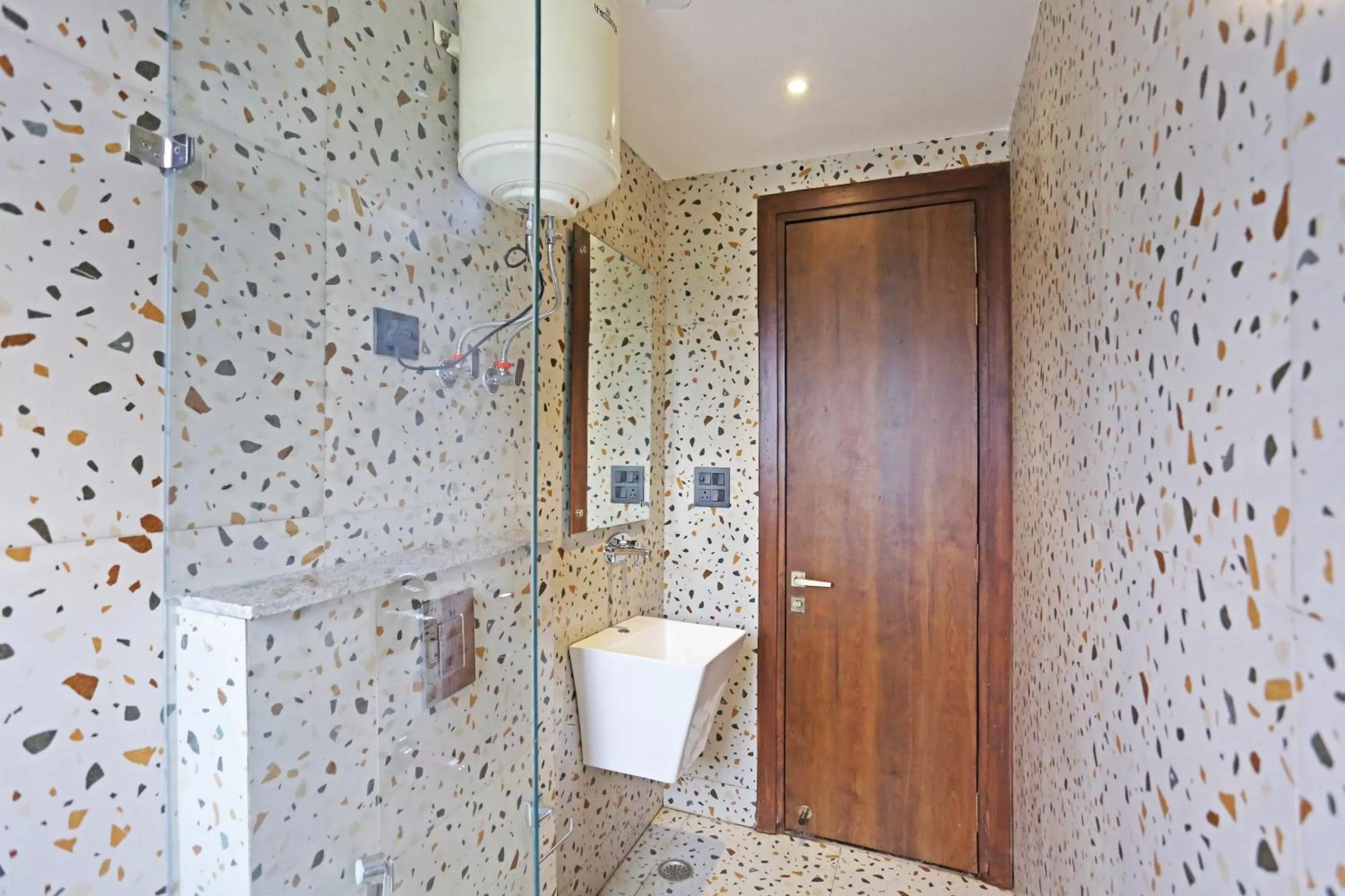 Shower, Bathroom in Frankstay By Hotel Preet in 05 mints walking Distance Nizamuddin Railway Station