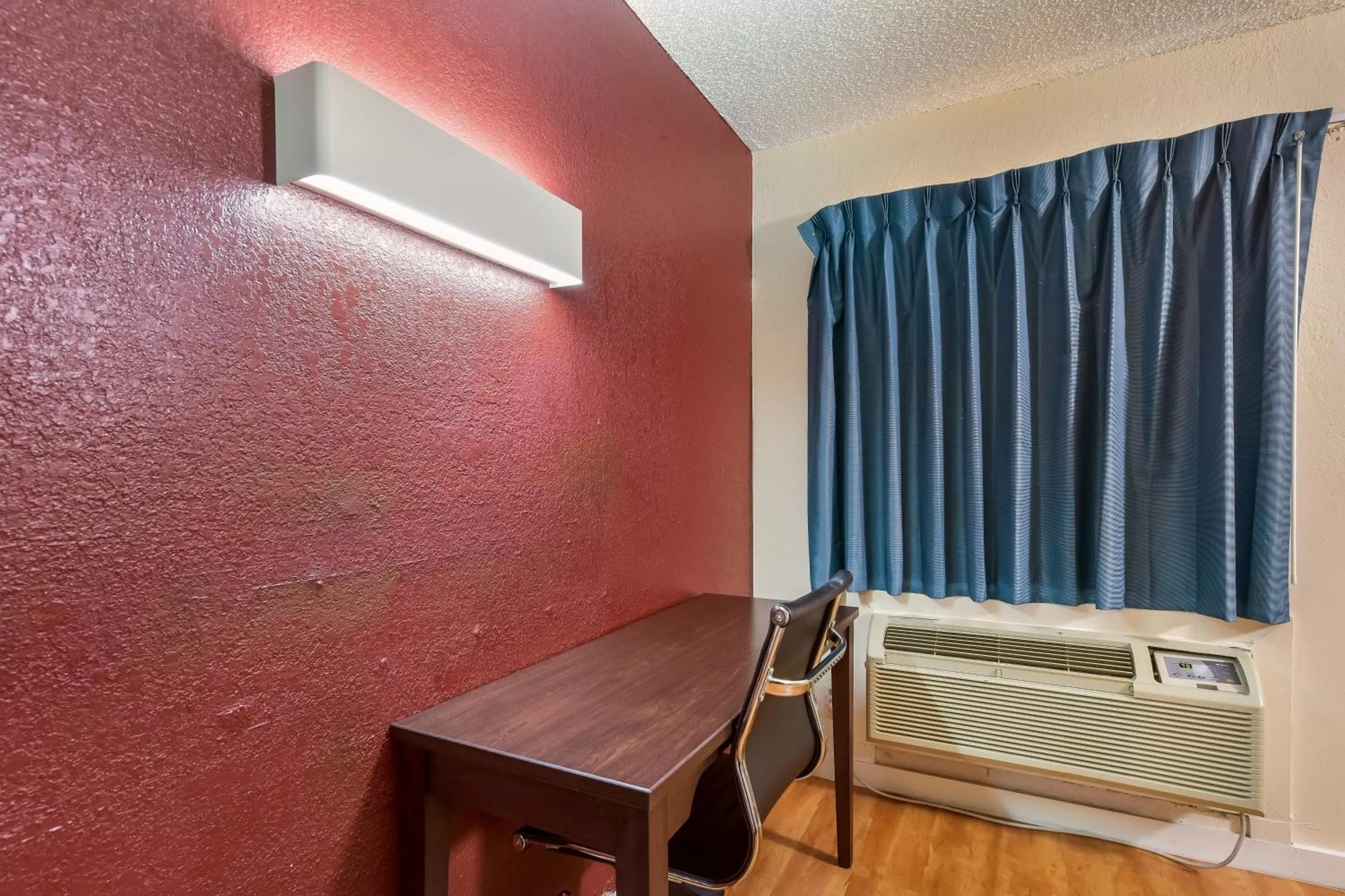 Photo of the whole room in Red Roof Inn Plano