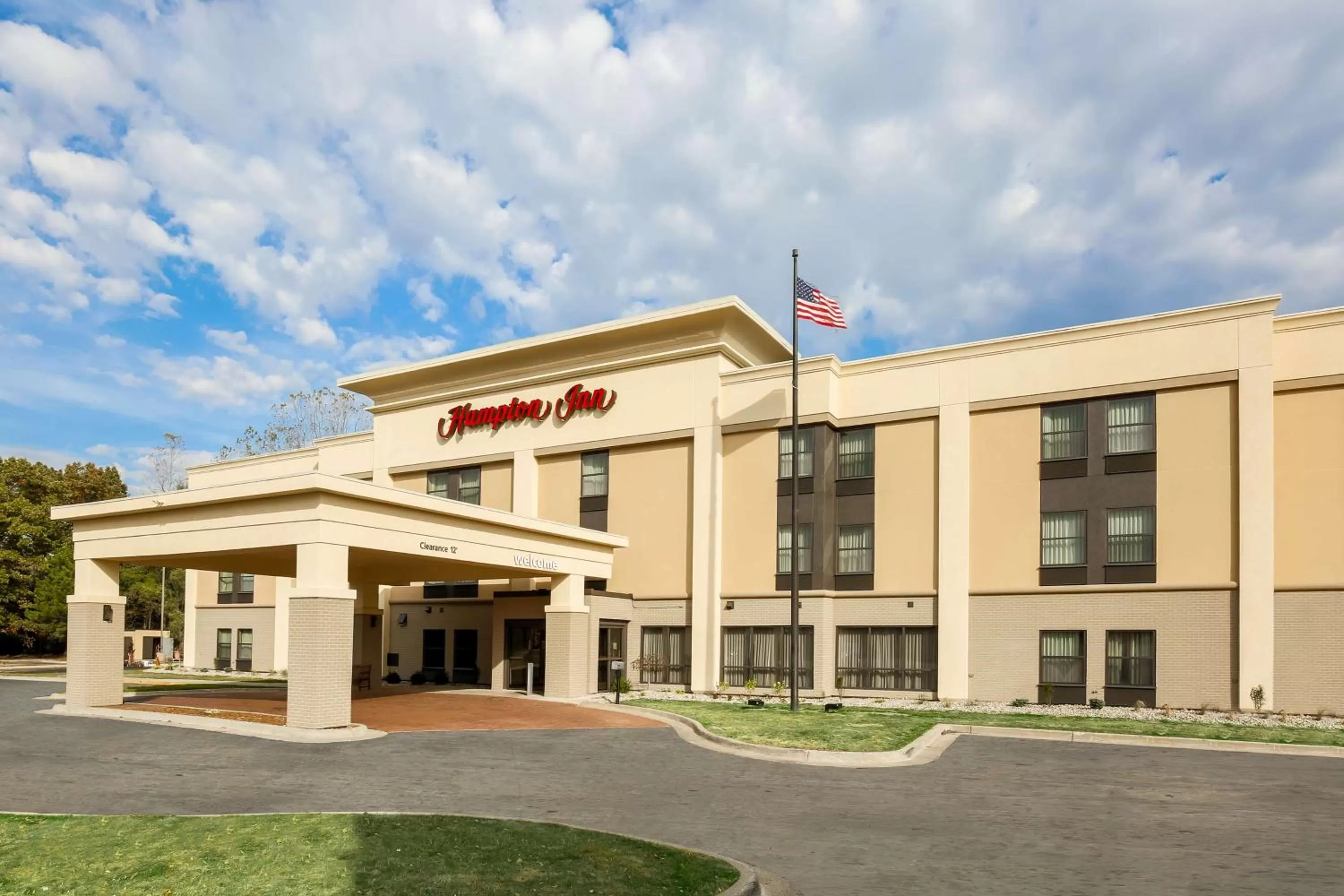 Property Building in Hampton Inn Jackson