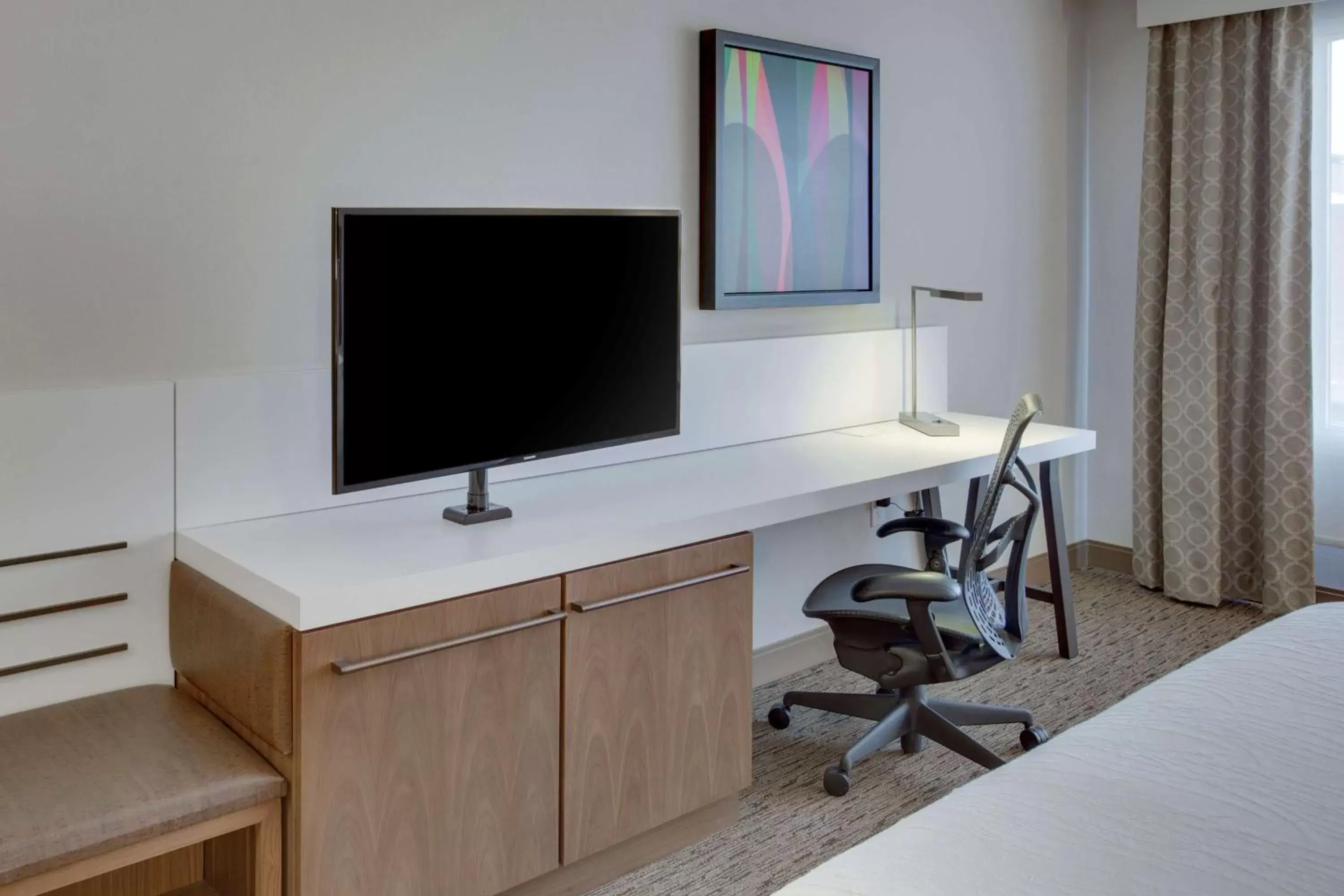 King Room with Tub - Mobility and Hearing Access in Hilton Garden Inn Oklahoma City Airport King Room with Tub - Mobility and Hearing Access in Hilton Garden Inn Oklahoma City Airport