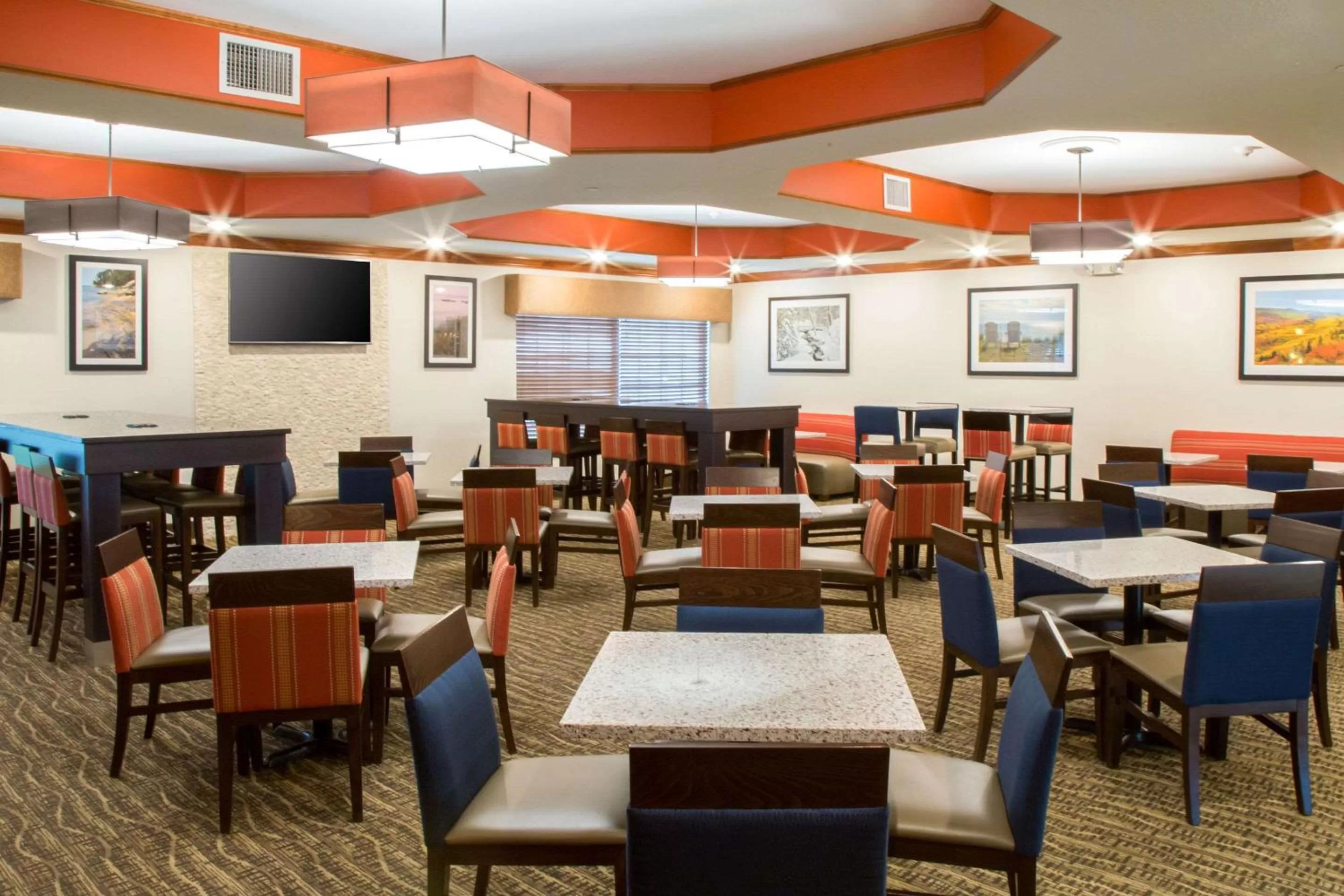 Restaurant/places to eat in Comfort Suites Grand Rapids South