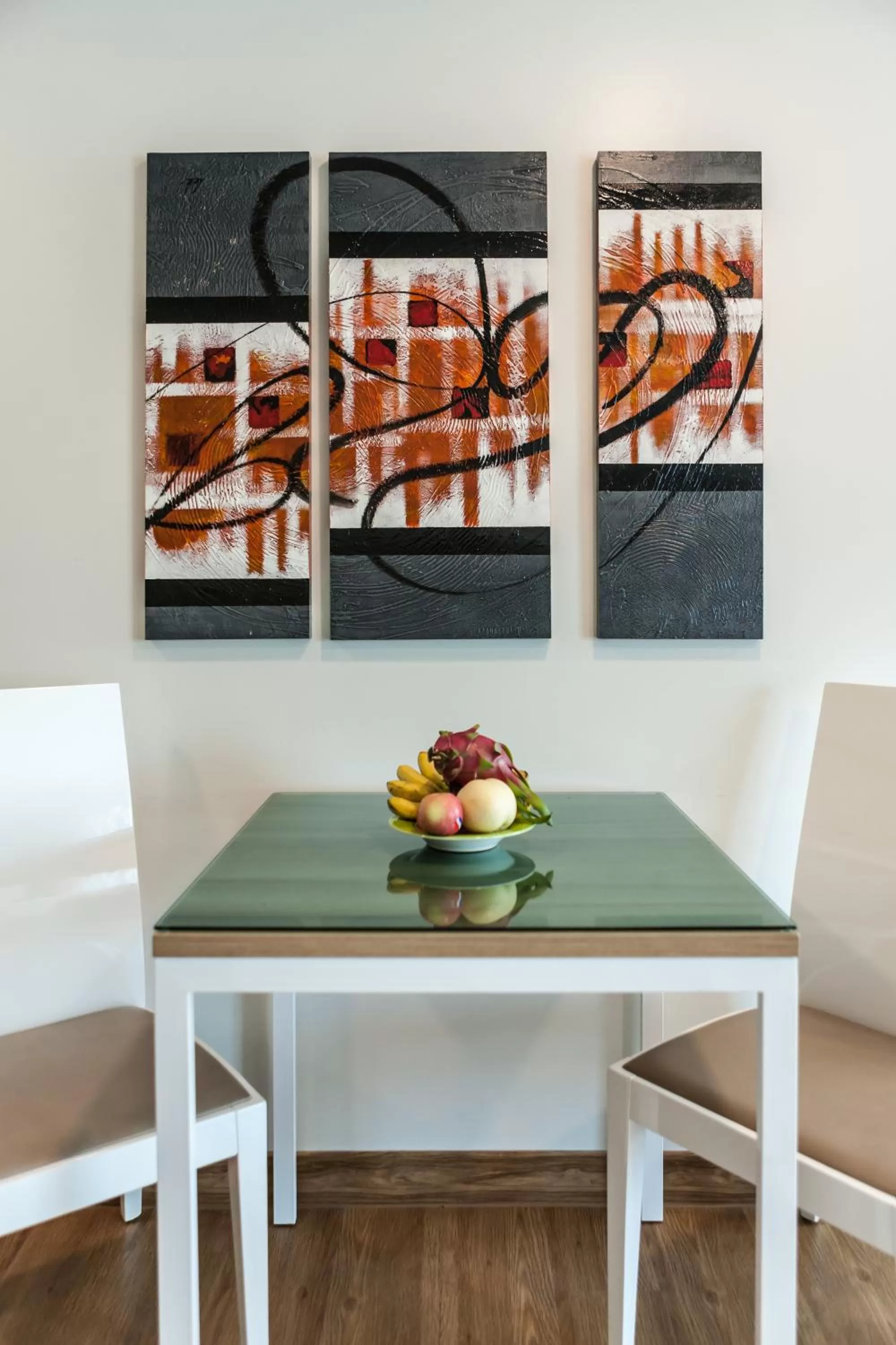 Dining area in Cmor Nimman by Recall Hotels