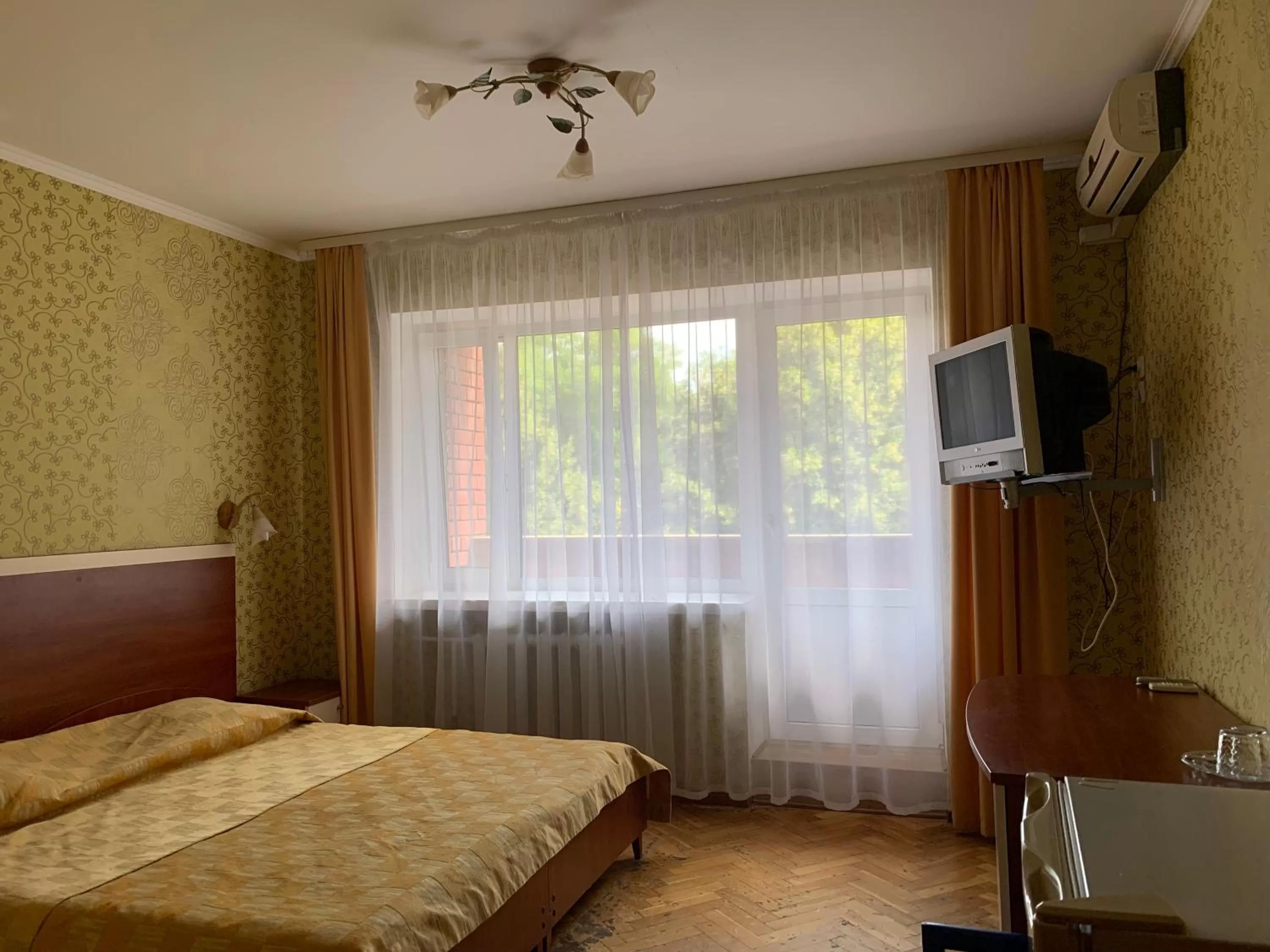 Bed in Hotel Prydesnyansky