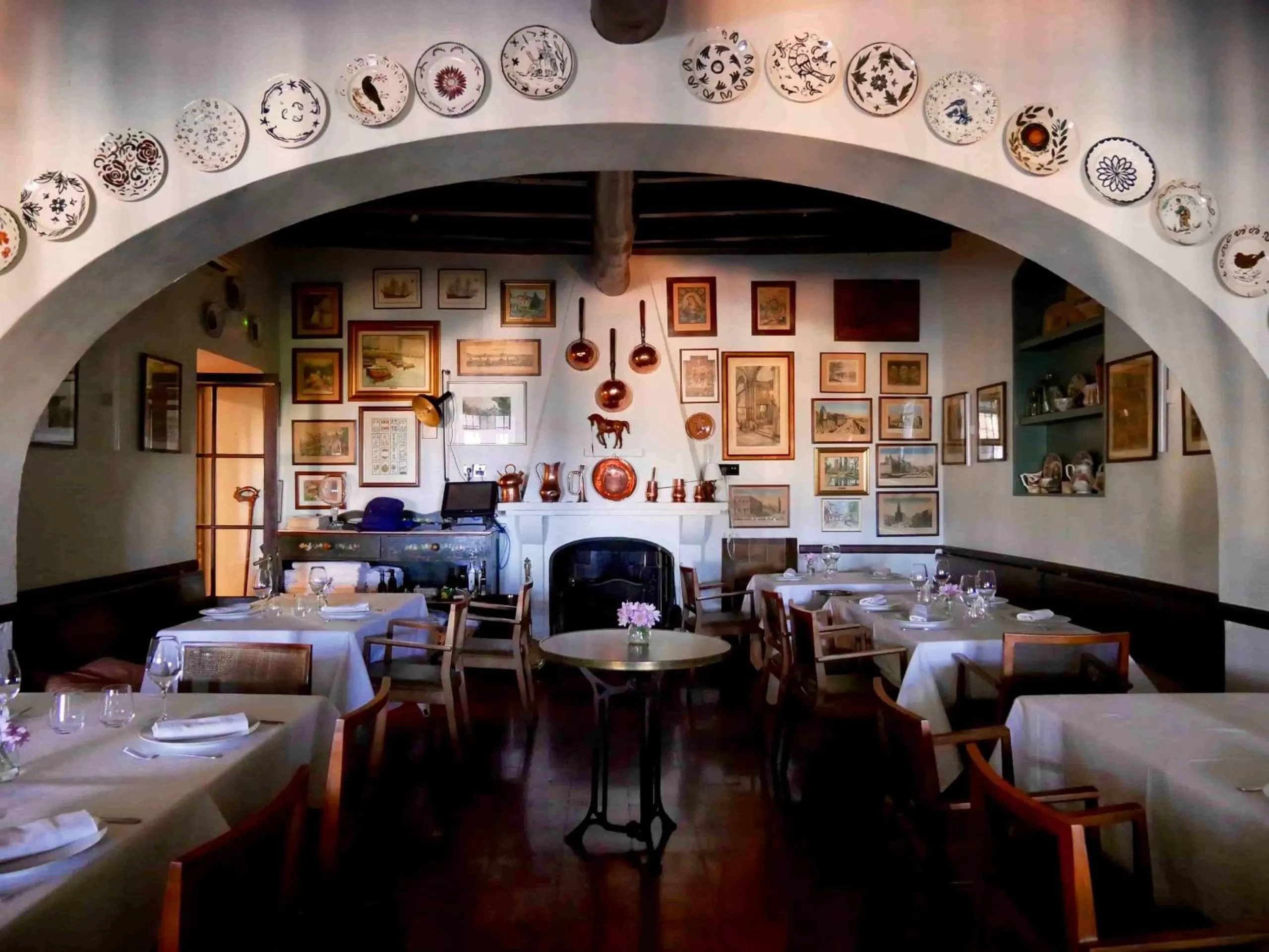 Restaurant/places to eat in Hostal de la Plaça - Hotel Boutique