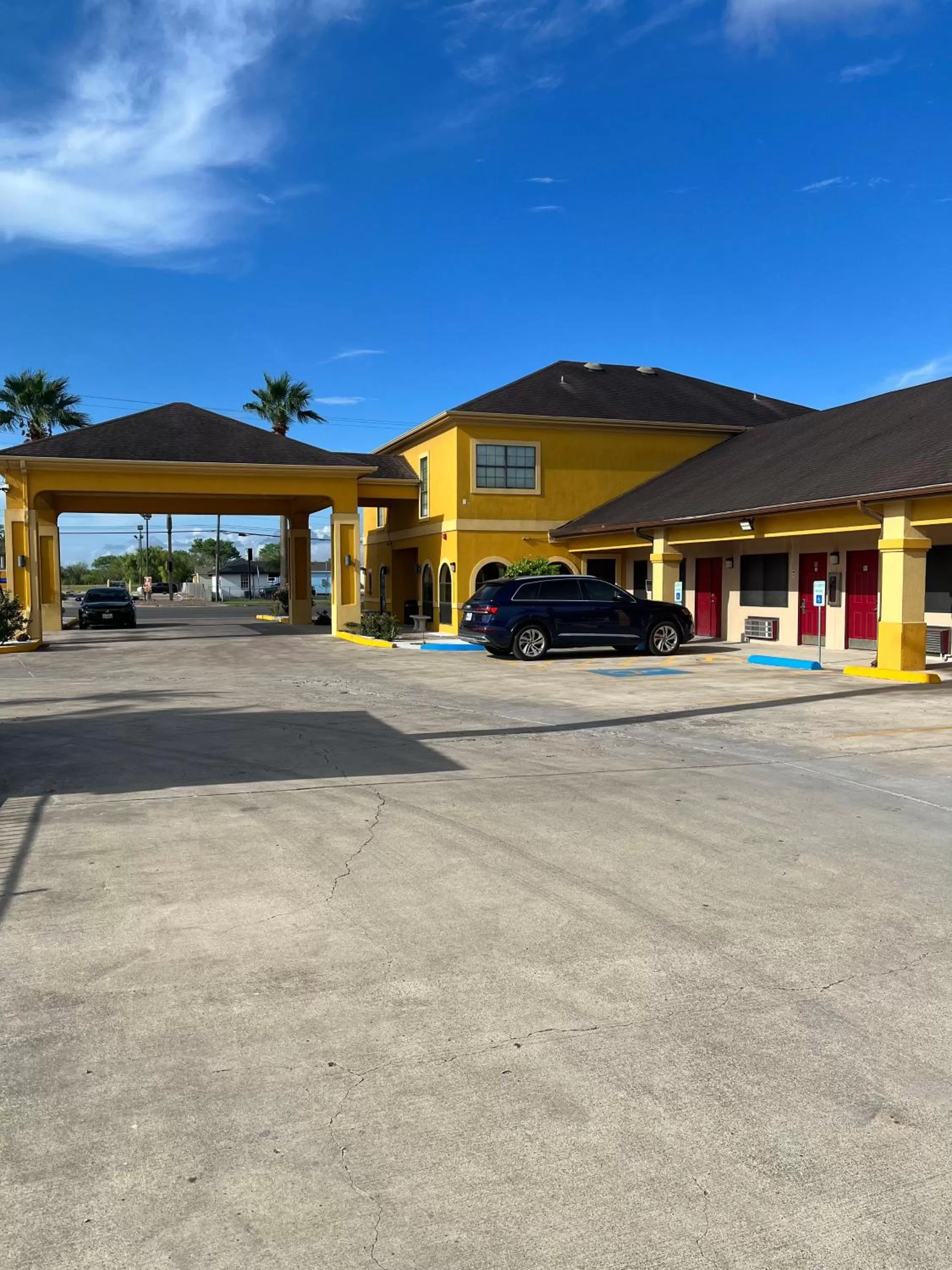 Los Fresnos Inn and Suites