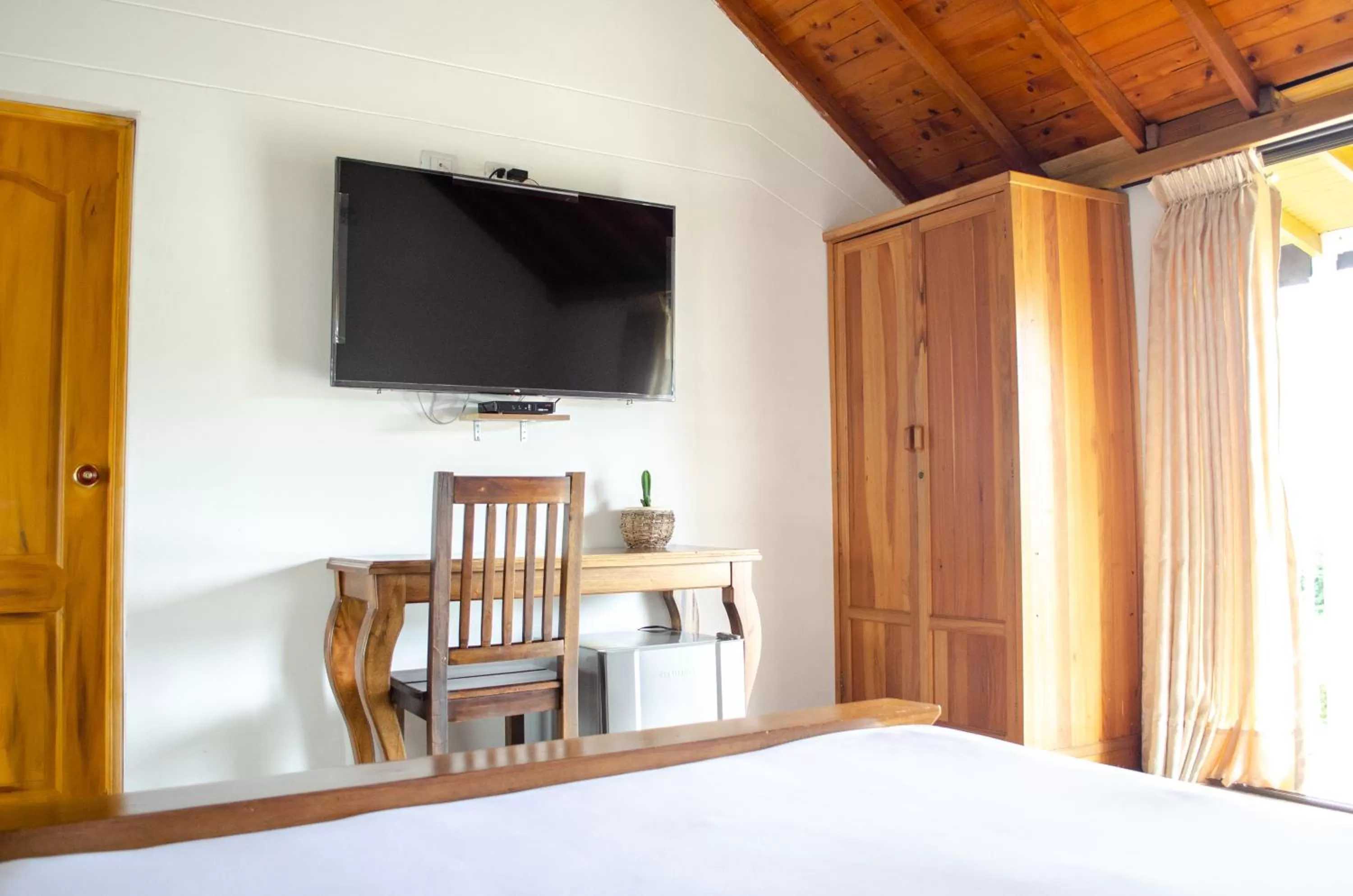 TV and multimedia, Bed in Hotel Santa Isabel