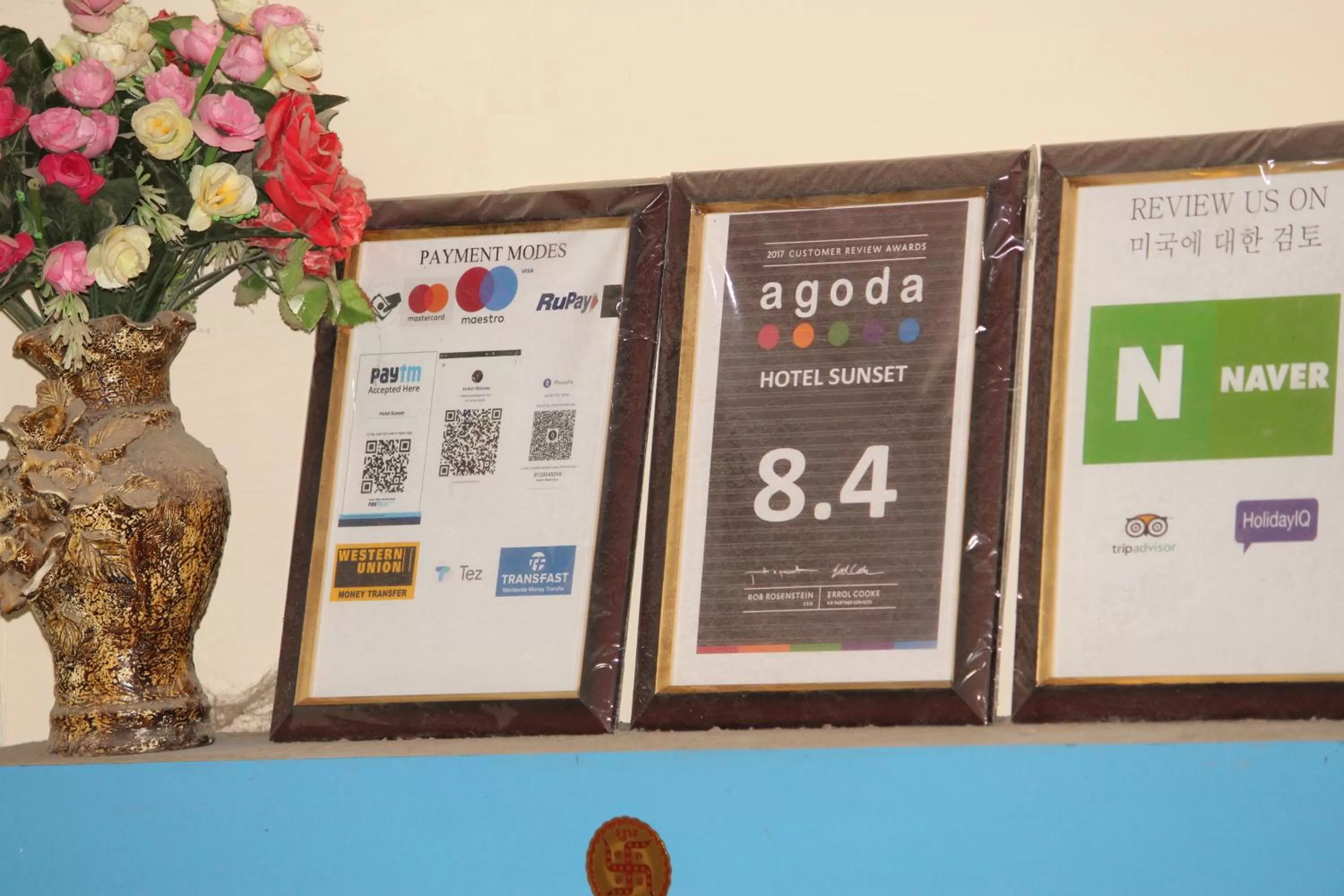 Property logo or sign in Hotel Sunset